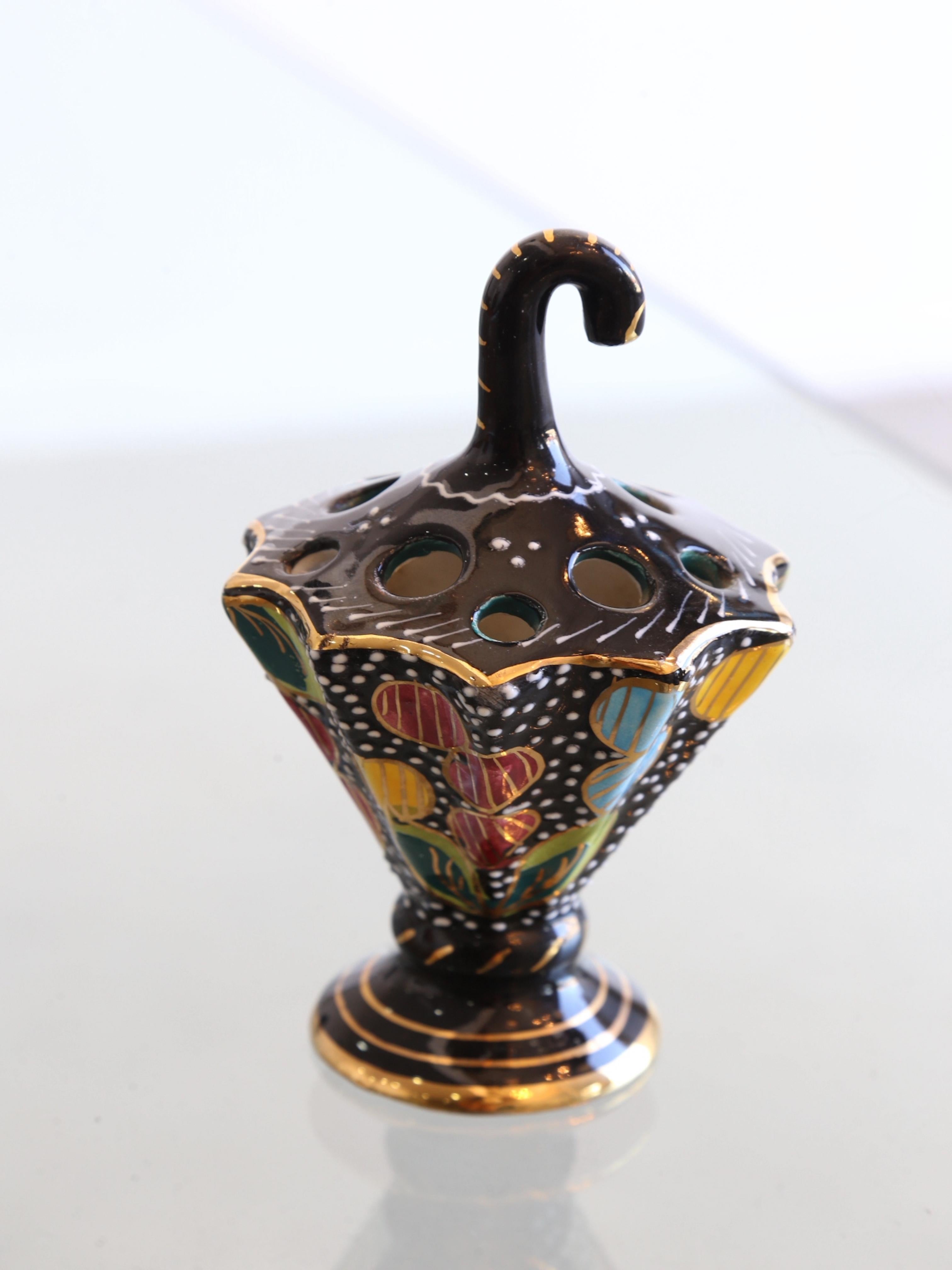 Mid-Century Modern Centre de table et accessoires de bureau italiens en céramique noire et or de Deruta  en vente