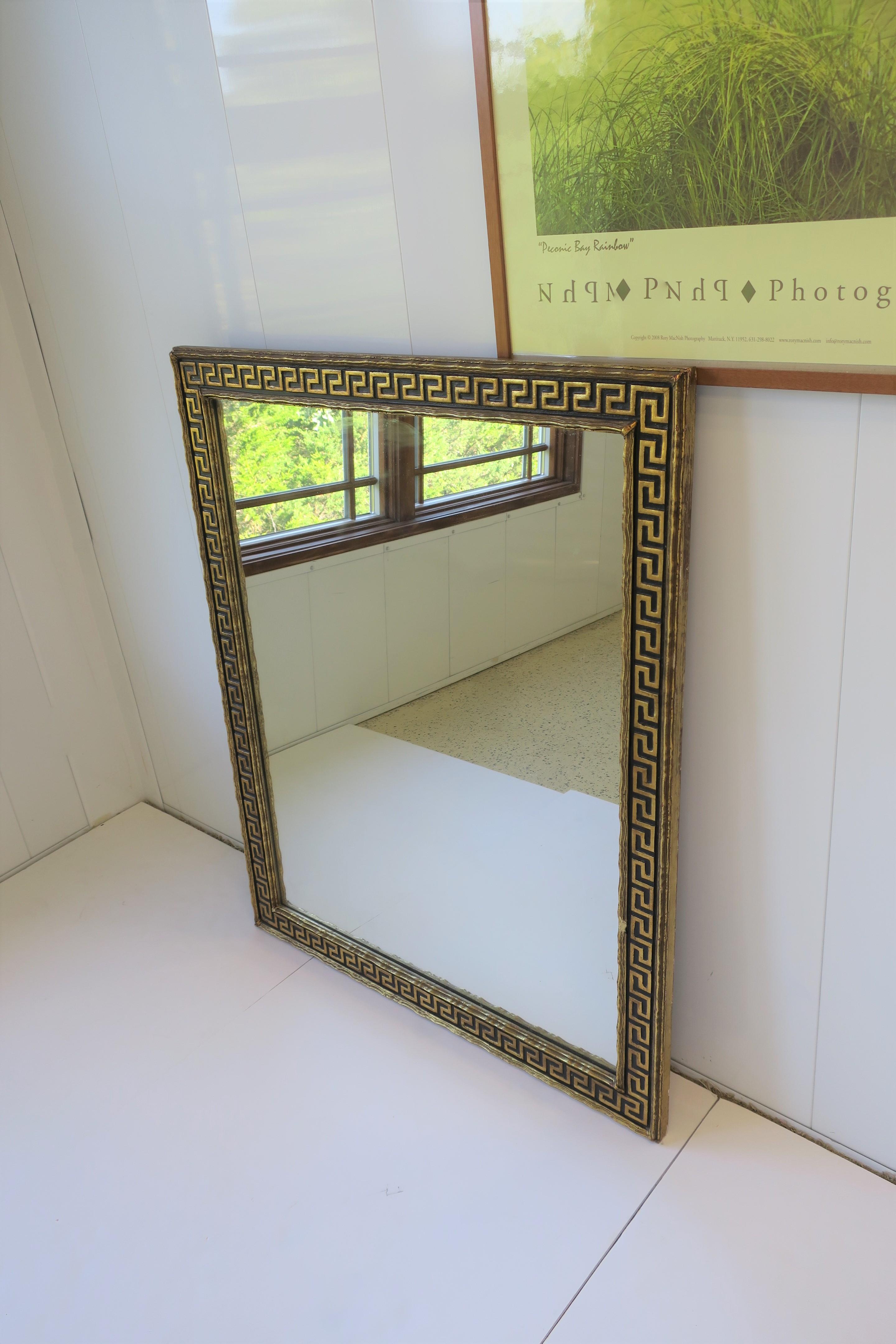 Italian Black and Gold Giltwood Mirror with Greek-Key Design In Good Condition In New York, NY