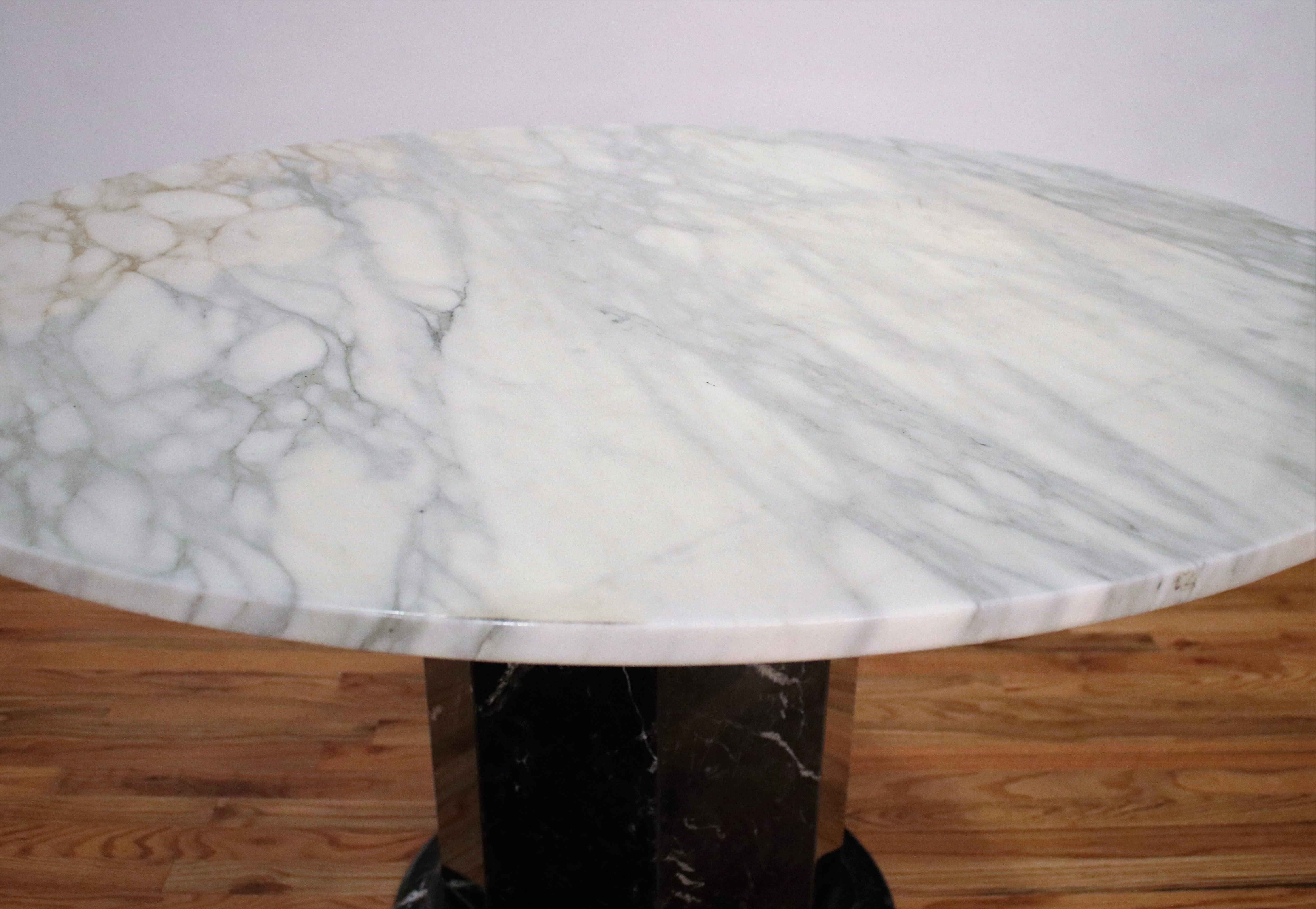 Italian Black and White Marble Pedestal Table, 1970s For Sale 1