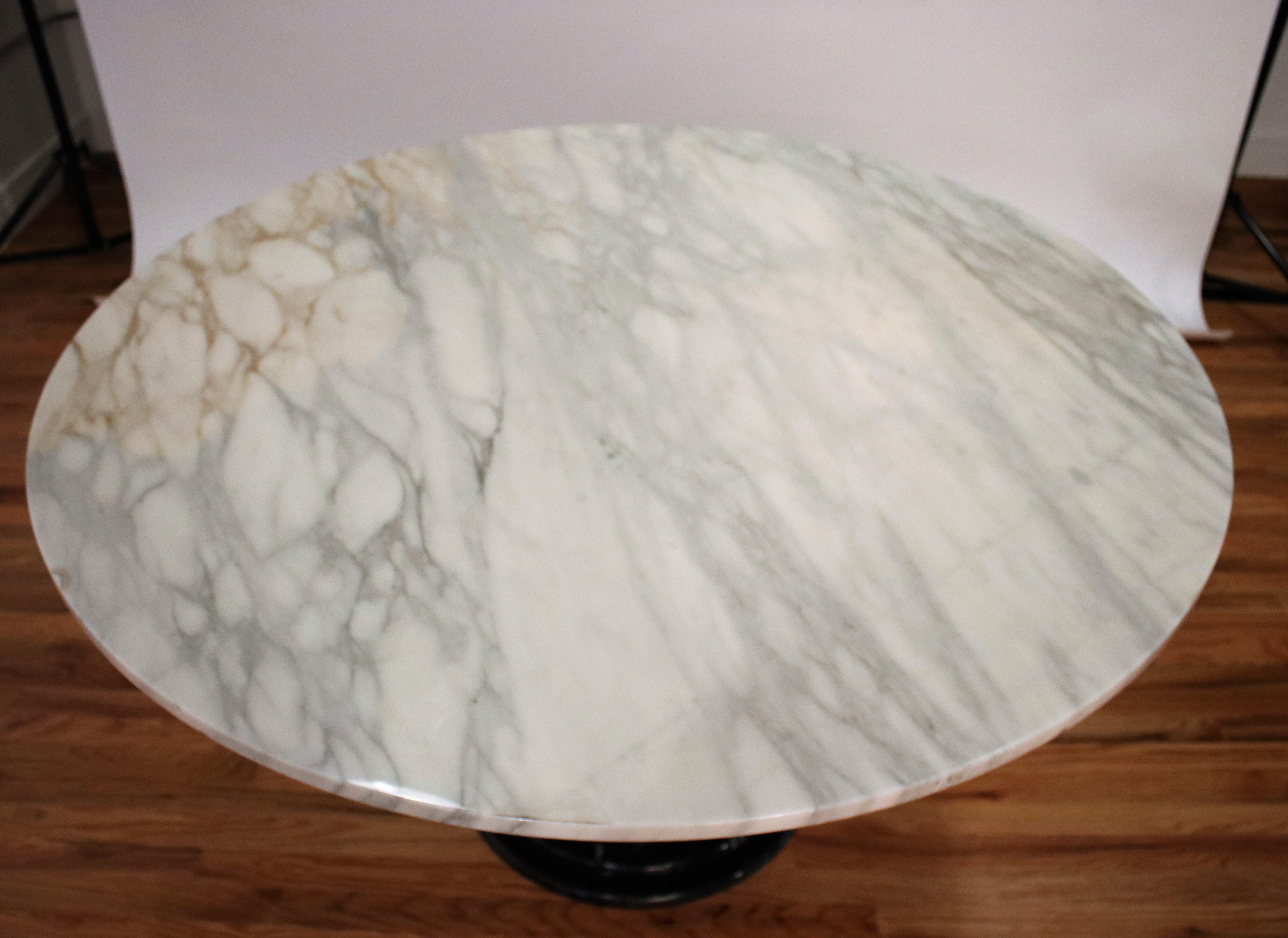 Italian Black and White Marble Pedestal Table, 1970s For Sale 2
