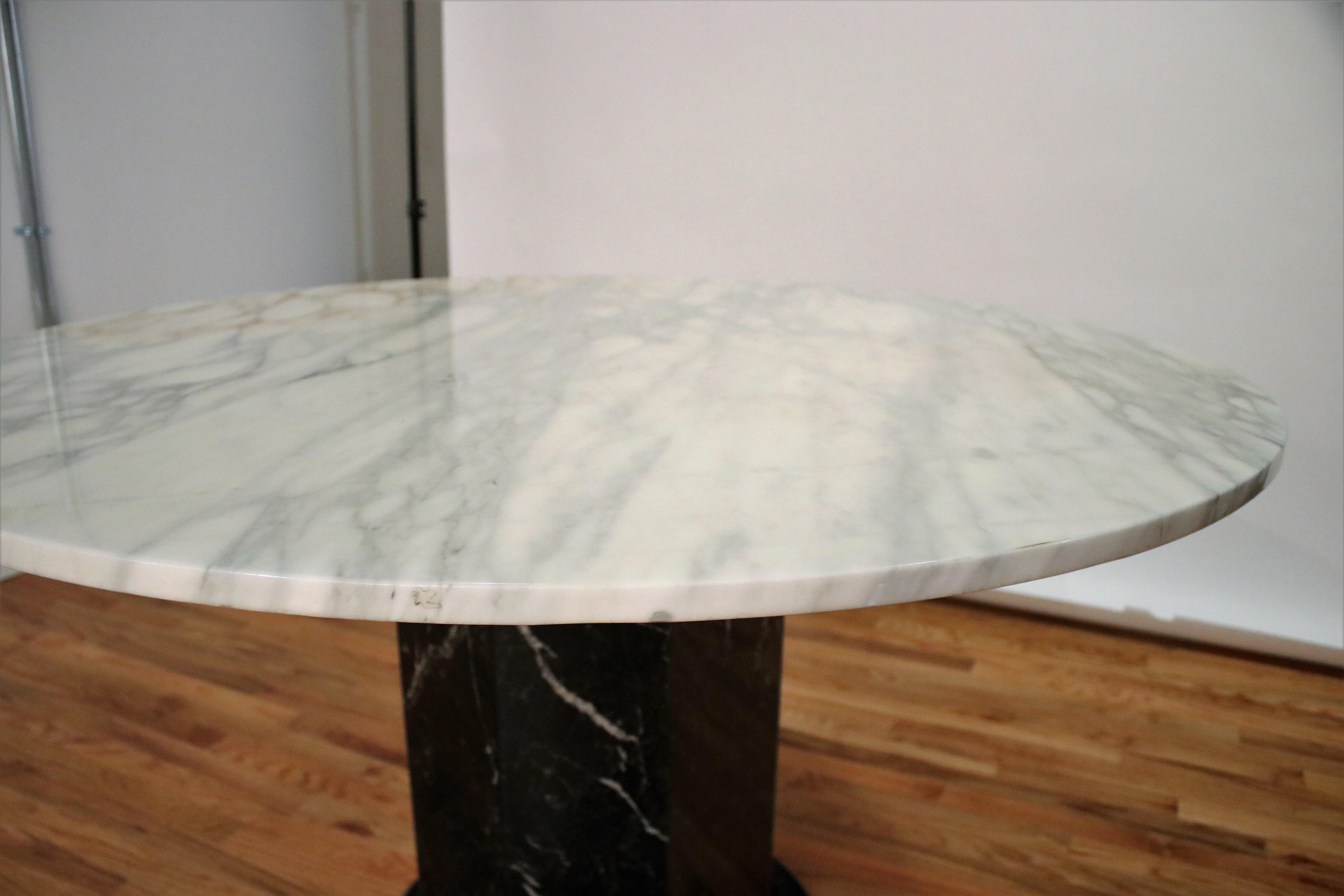 Italian Black and White Marble Pedestal Table, 1970s For Sale 4