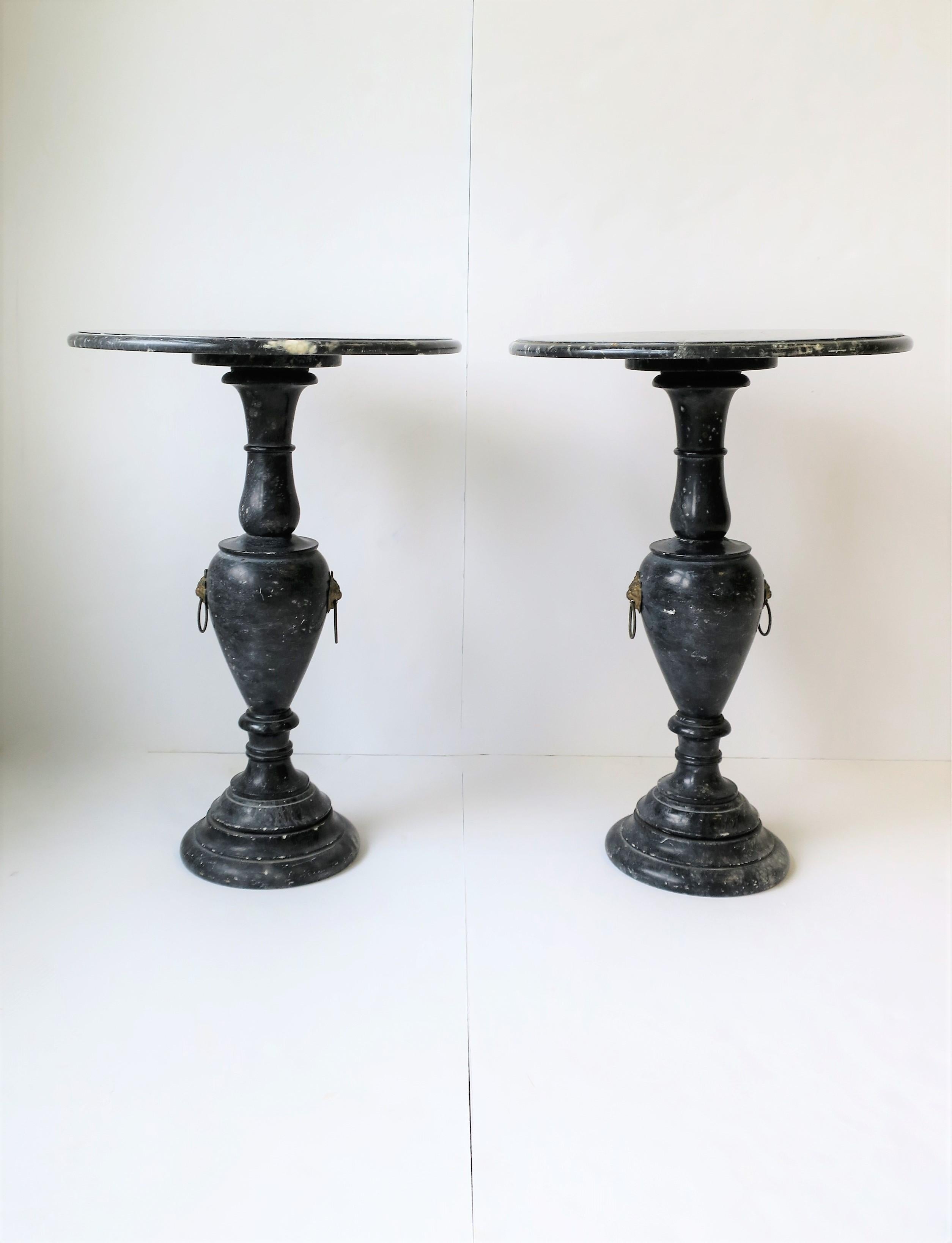 Italian Black and White Marble Round Side Table In Good Condition In New York, NY