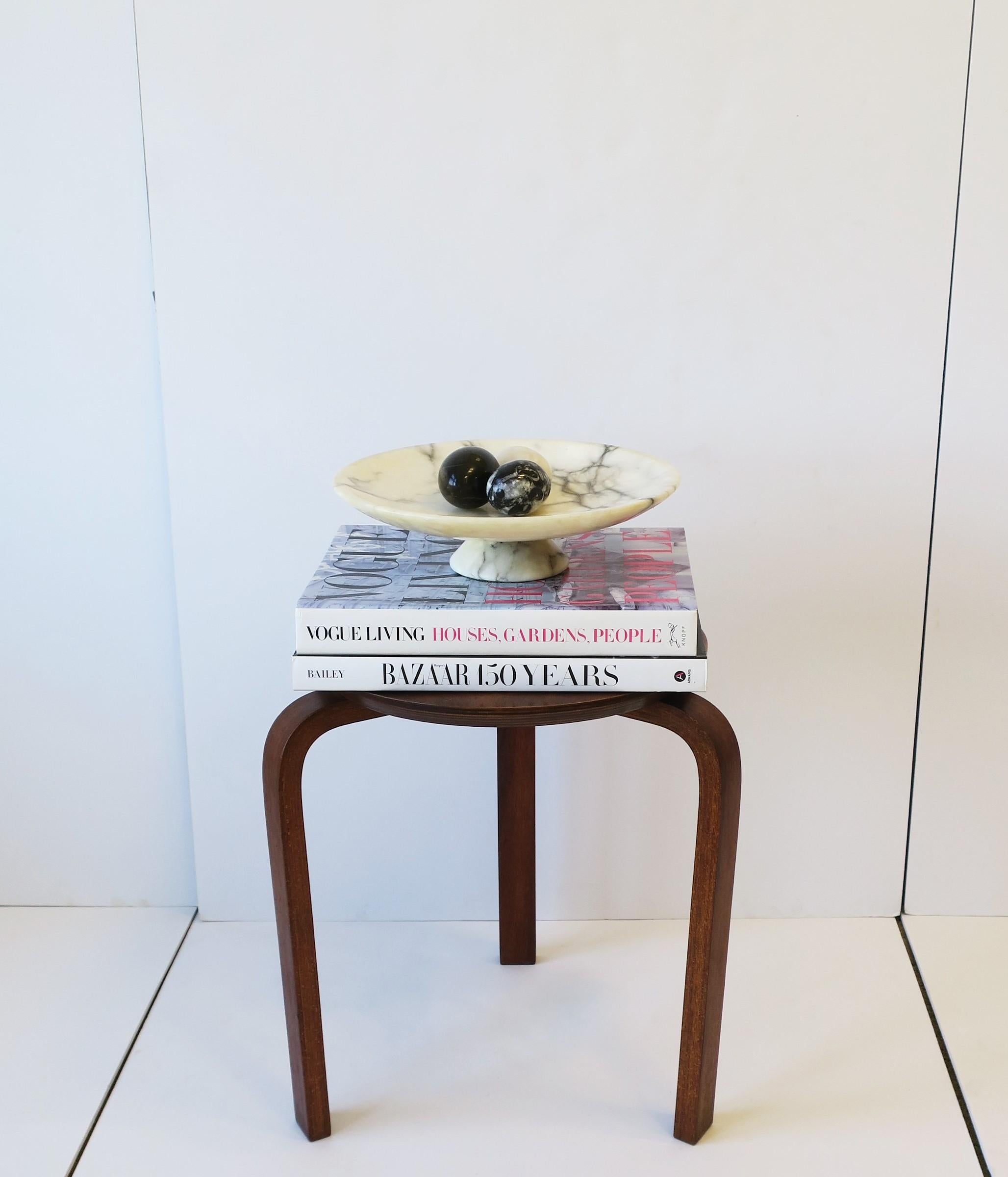 A beautiful Italian Modern black and white marble tazza, fruit compote, centerpiece bowl, or catchall. Piece is predominantly white with black veining. The three marble eggs (black/brown, black,/white, white) shown in images also included. Piece