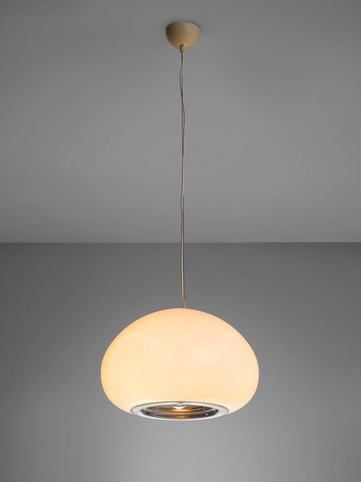 Italian 'black and white' pendant by Castiglioni for Flos, 1960s

Well designed pendant in white glass, with a chrome conical element on the bottom inside. The structured surface is nicely patinated and beautifully reflects the light, giving this