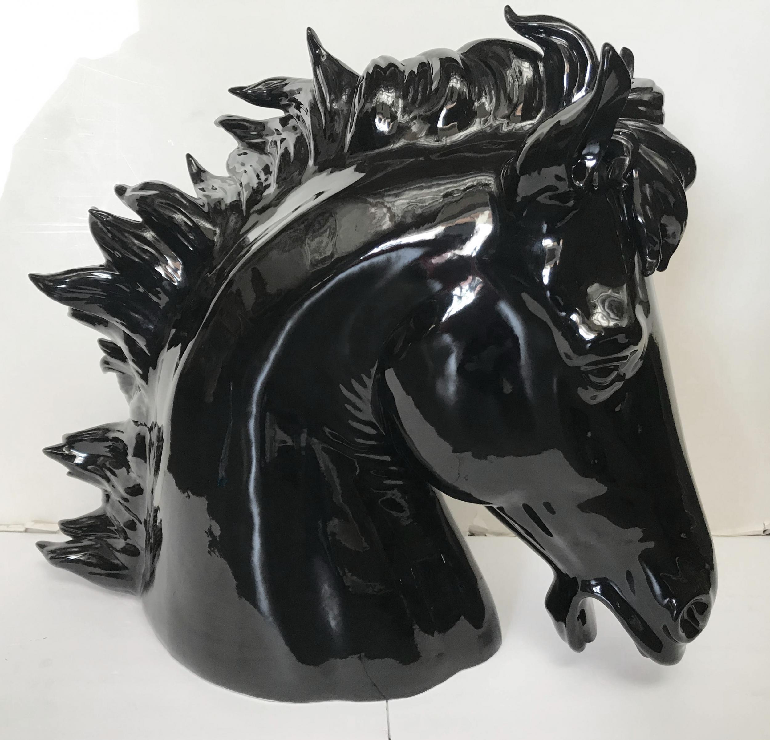 Sculpture décorative italienne de tête de cheval en céramique noire / Fabriquée en Italie.