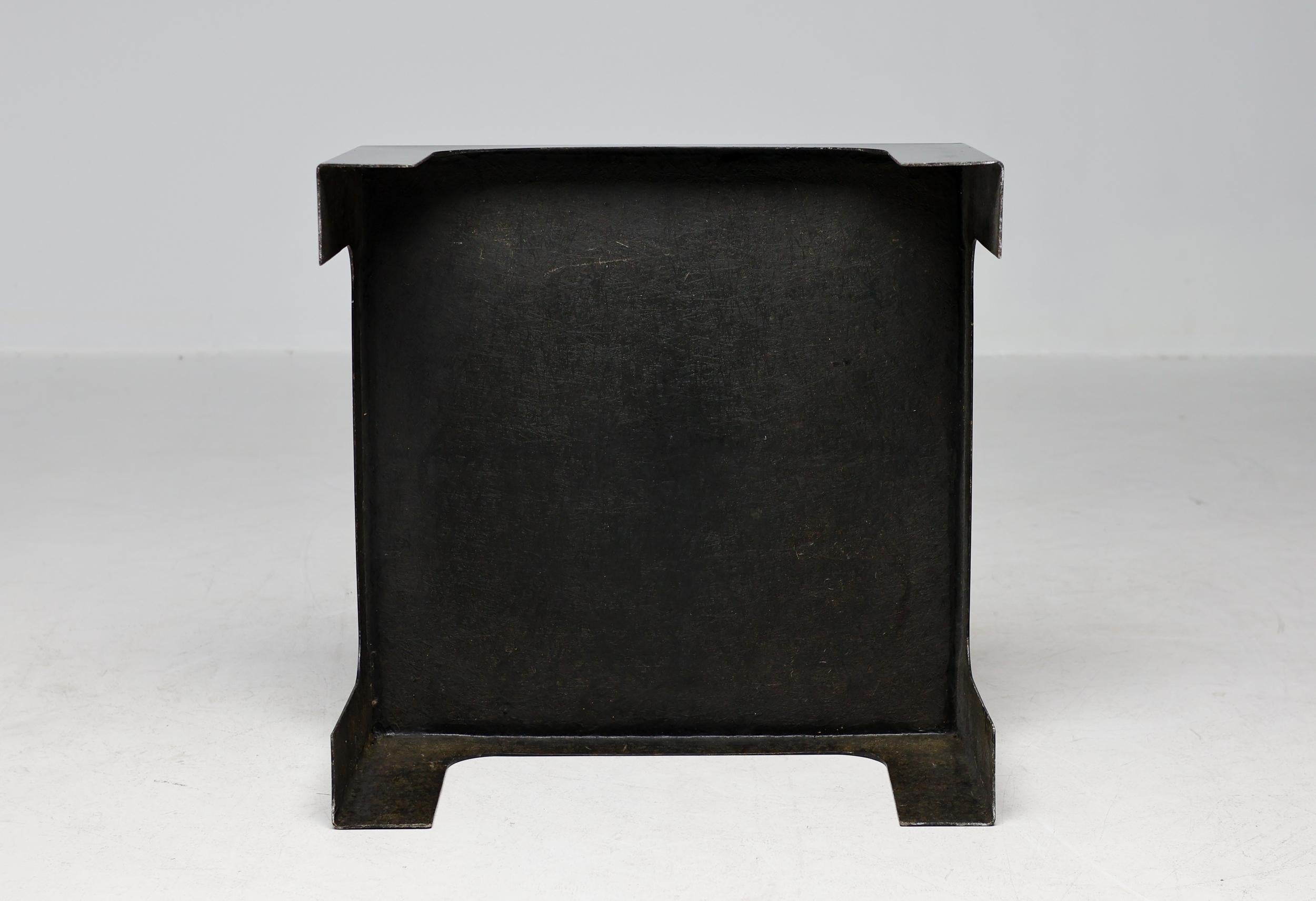 Mid-Century Modern black square Italian coffee table made in fiberglass.
Fine Minimalist design, unmarked.
Good condition, great patina of many minor scratches.
Can be refinished upon request.