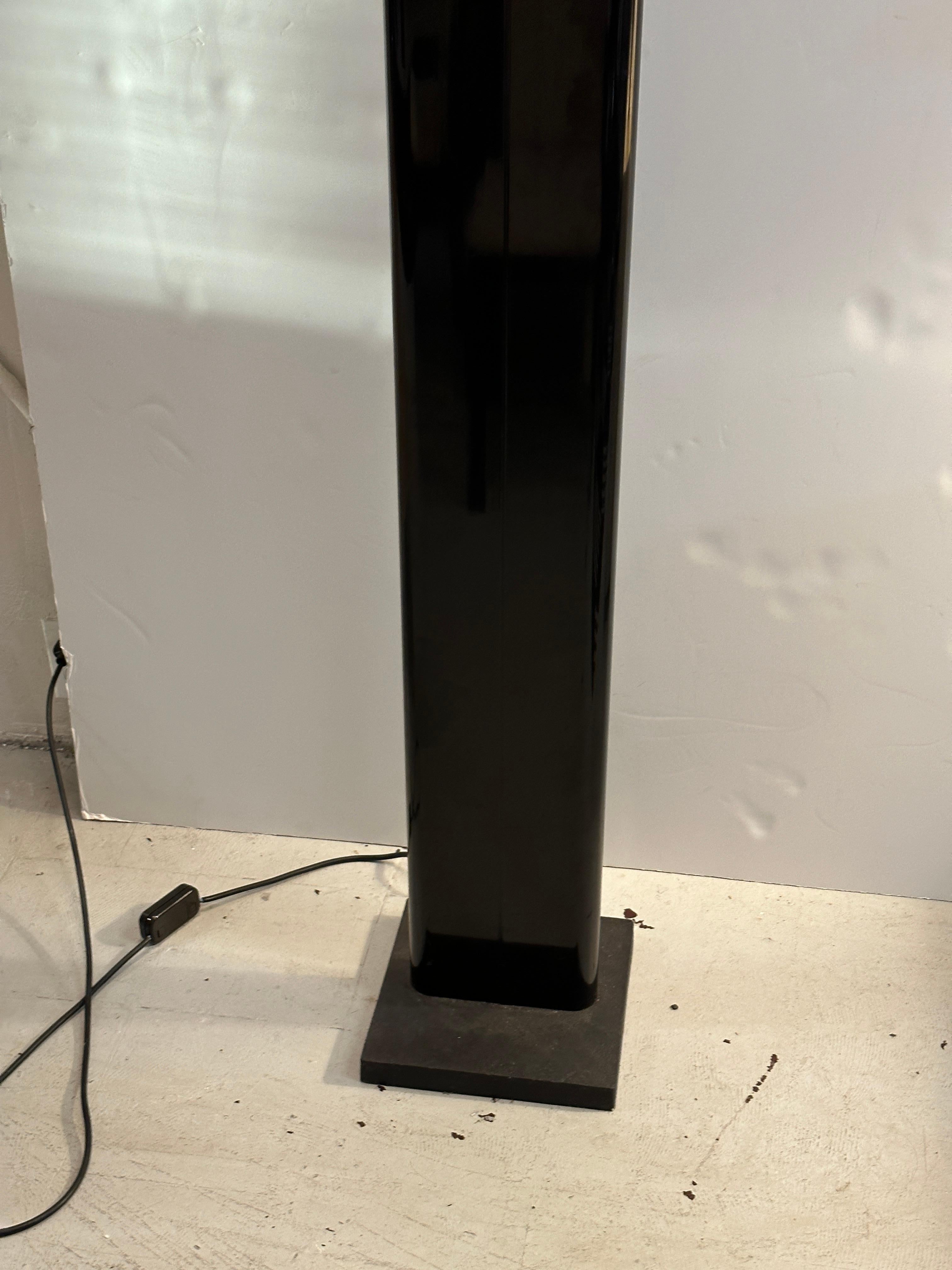 Italian Black Floor Tube Lamp by Gianfranco Frattini In Excellent Condition For Sale In Pasadena, CA