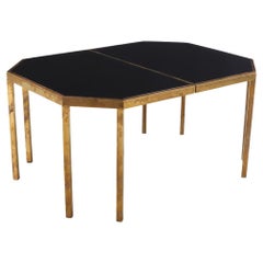Mesa de comedor italiana de cristal negro y latón atribuida a Willy Rizzo, C. 1970.
