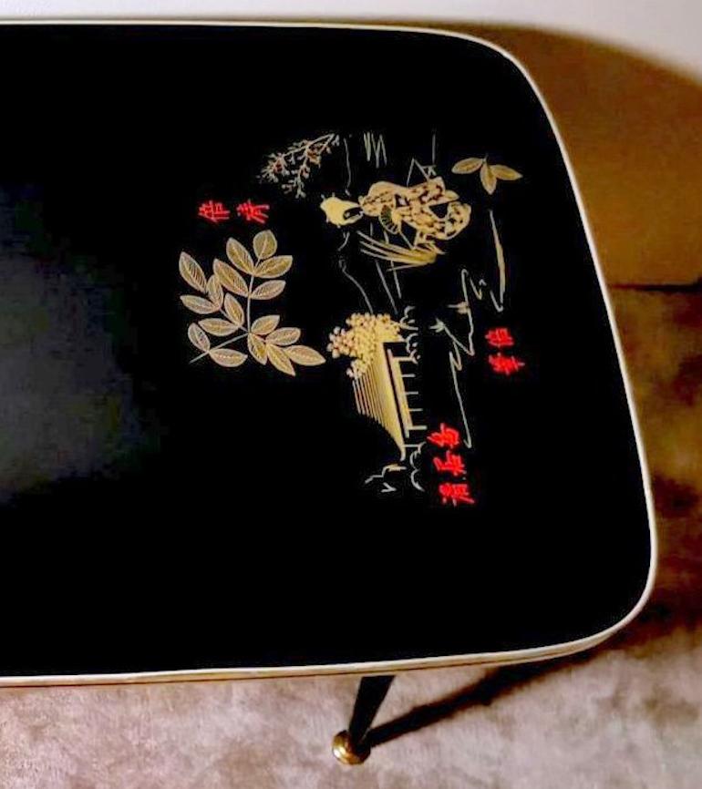 Table de canapé italienne en verre noir, décorations orientales, mod. Rene His en vente 1