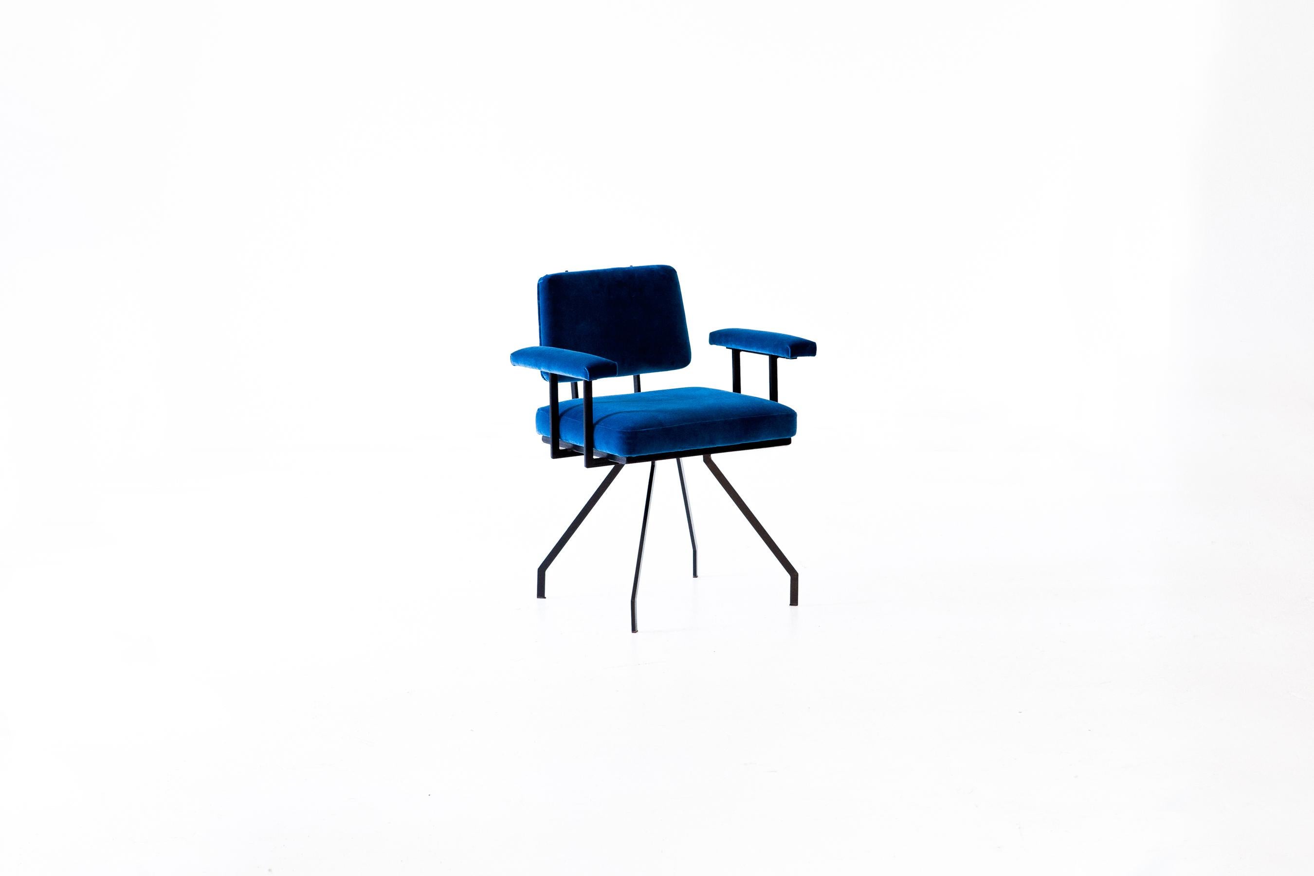 Italian Black Iron and Blue Velvet Spider Armchair, 1950s In Excellent Condition In Rome, IT