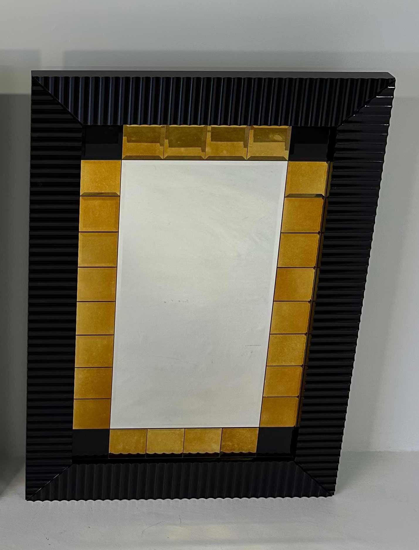 Italiano Specchio da parete italiano laccato nero e oro, anni '80 in vendita
