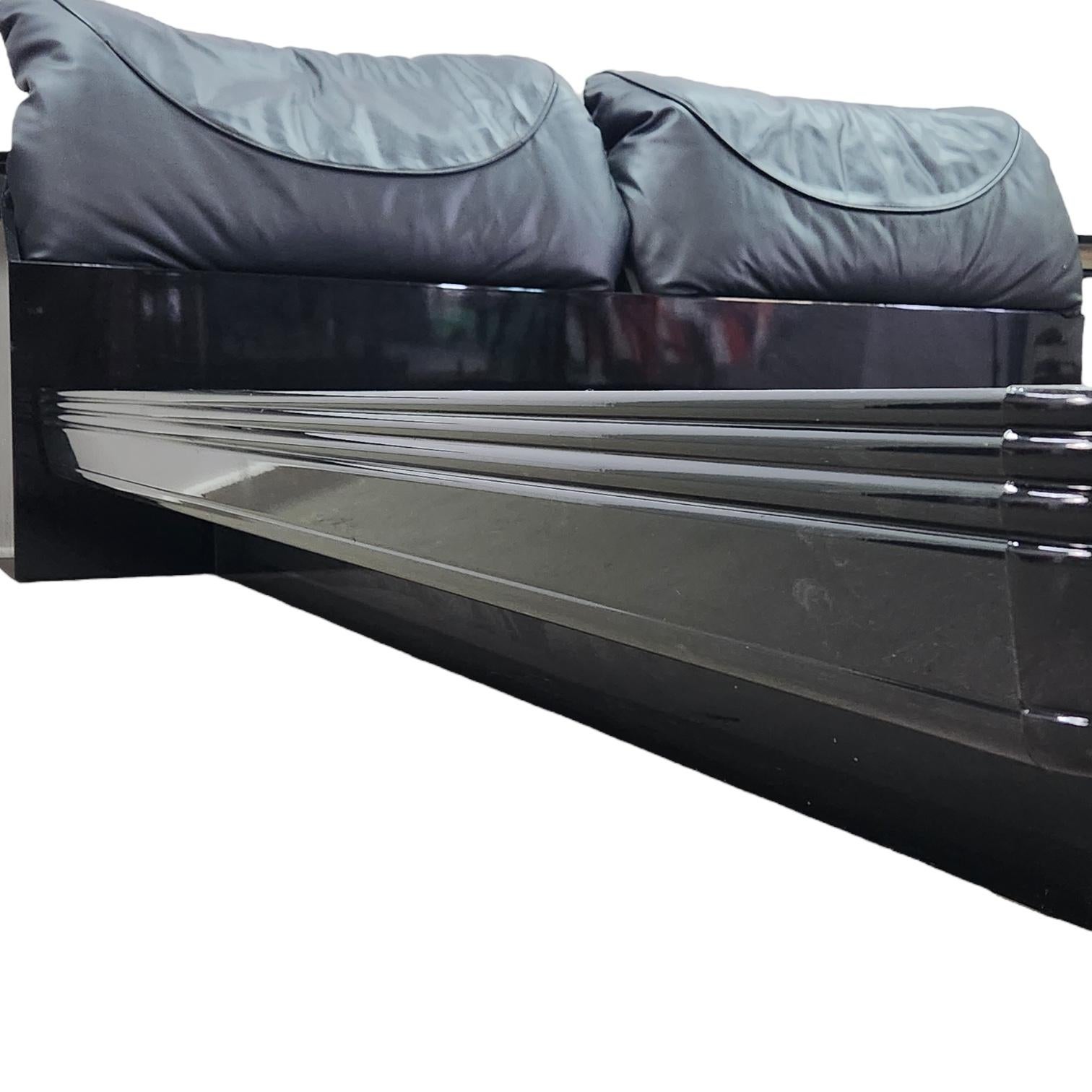 Italian Black Lacquered King Bed Frame by Carlo Malnati For Sale 4