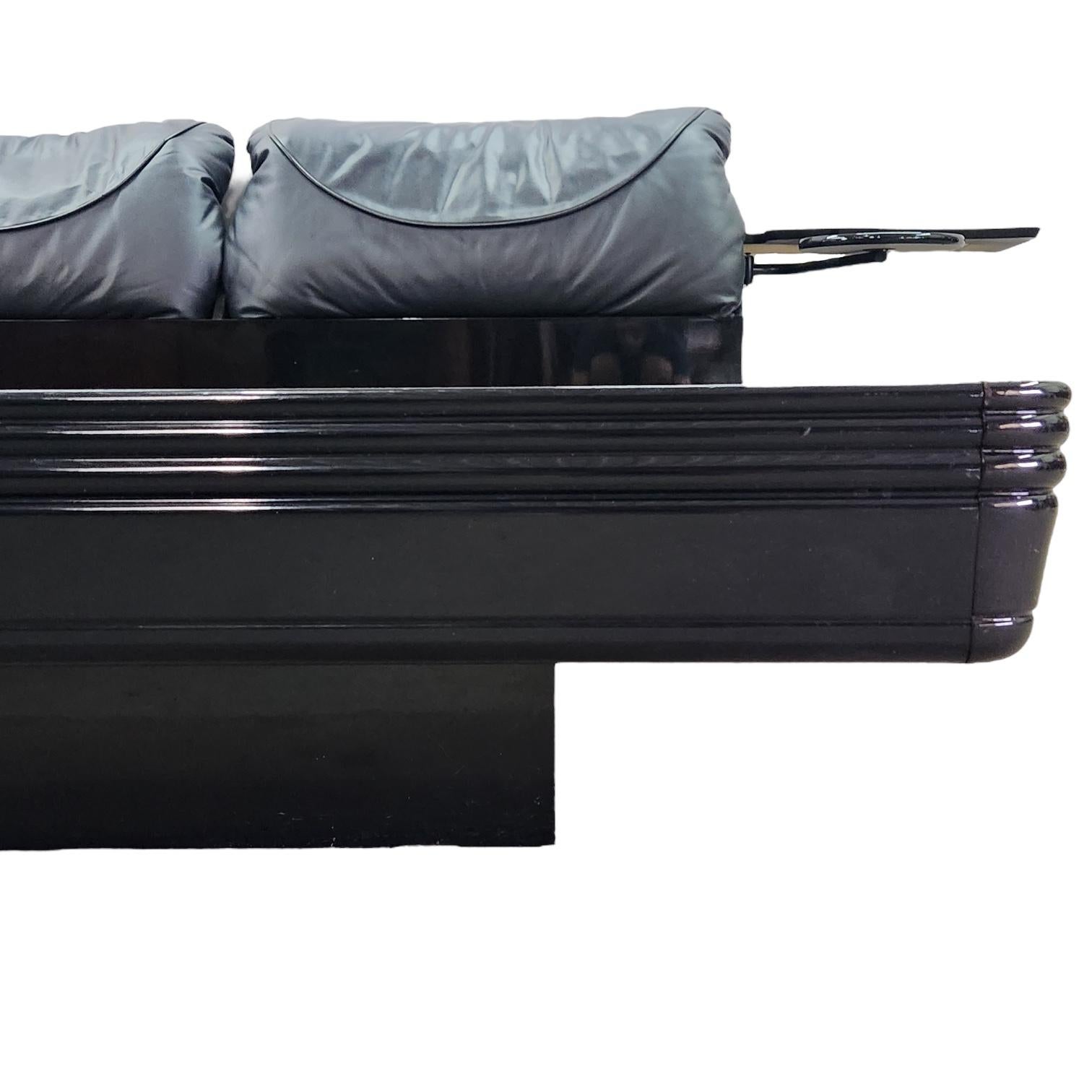 Post-Modern Italian Black Lacquered King Bed Frame by Carlo Malnati For Sale