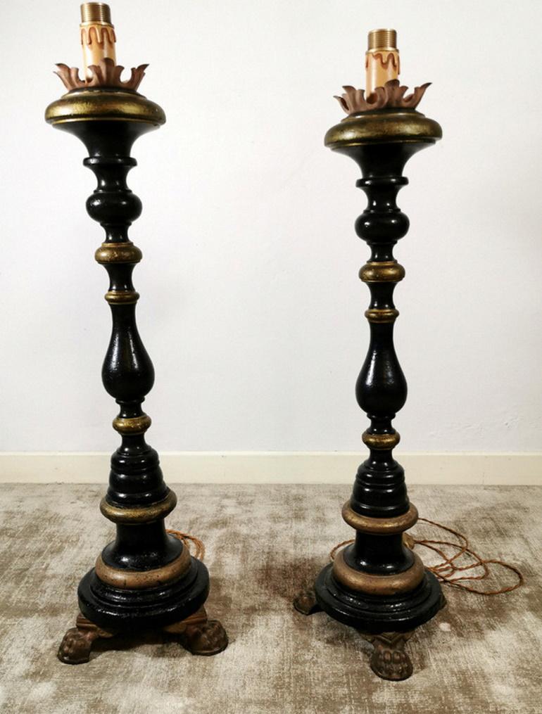 We kindly suggest you read the whole description, because with it we try to give you detailed technical and historical information to guarantee the authenticity of our objects.
Italian church candlesticks in lacquered wood and burnished gold; they