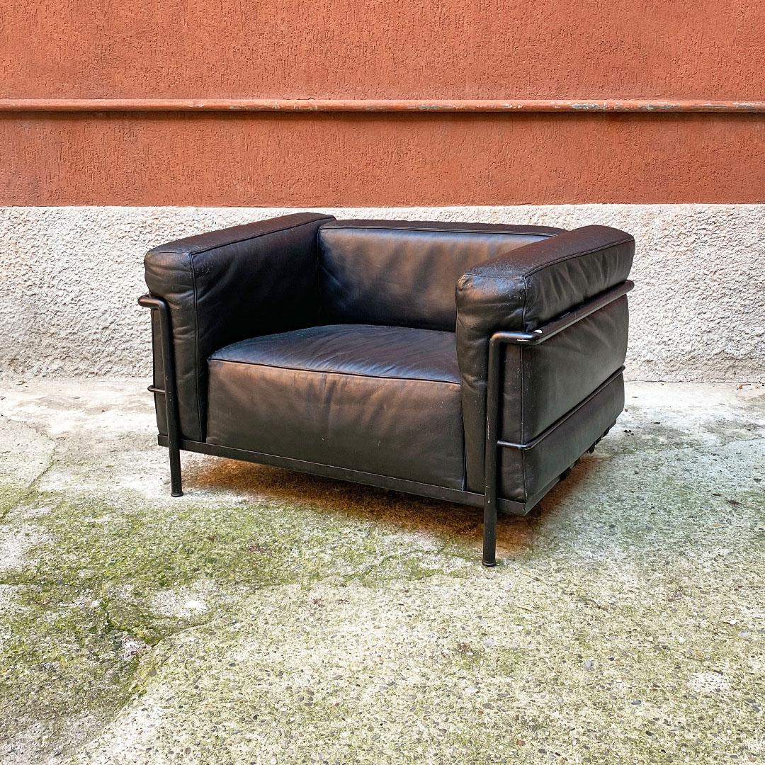 Italian modern black tubolar and leather Lc3 armchairs by Le Corbusier, Jeannaret and Perriand for Cassina, 1990s.
Lc3 model armchair with black tubular structure, with straps on the bottom in which four cushions fit together to form a comfortable