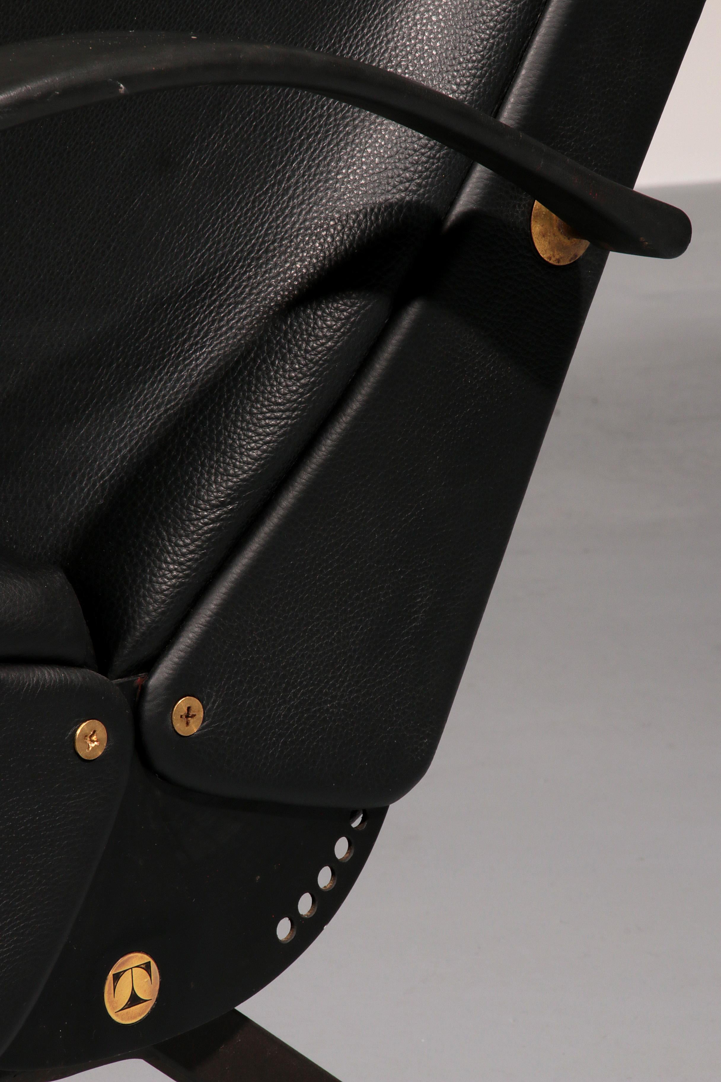 Italian Black Leather Adjustable P40 Relax Chair by Osvaldo Borsani Tecno. For Sale 11