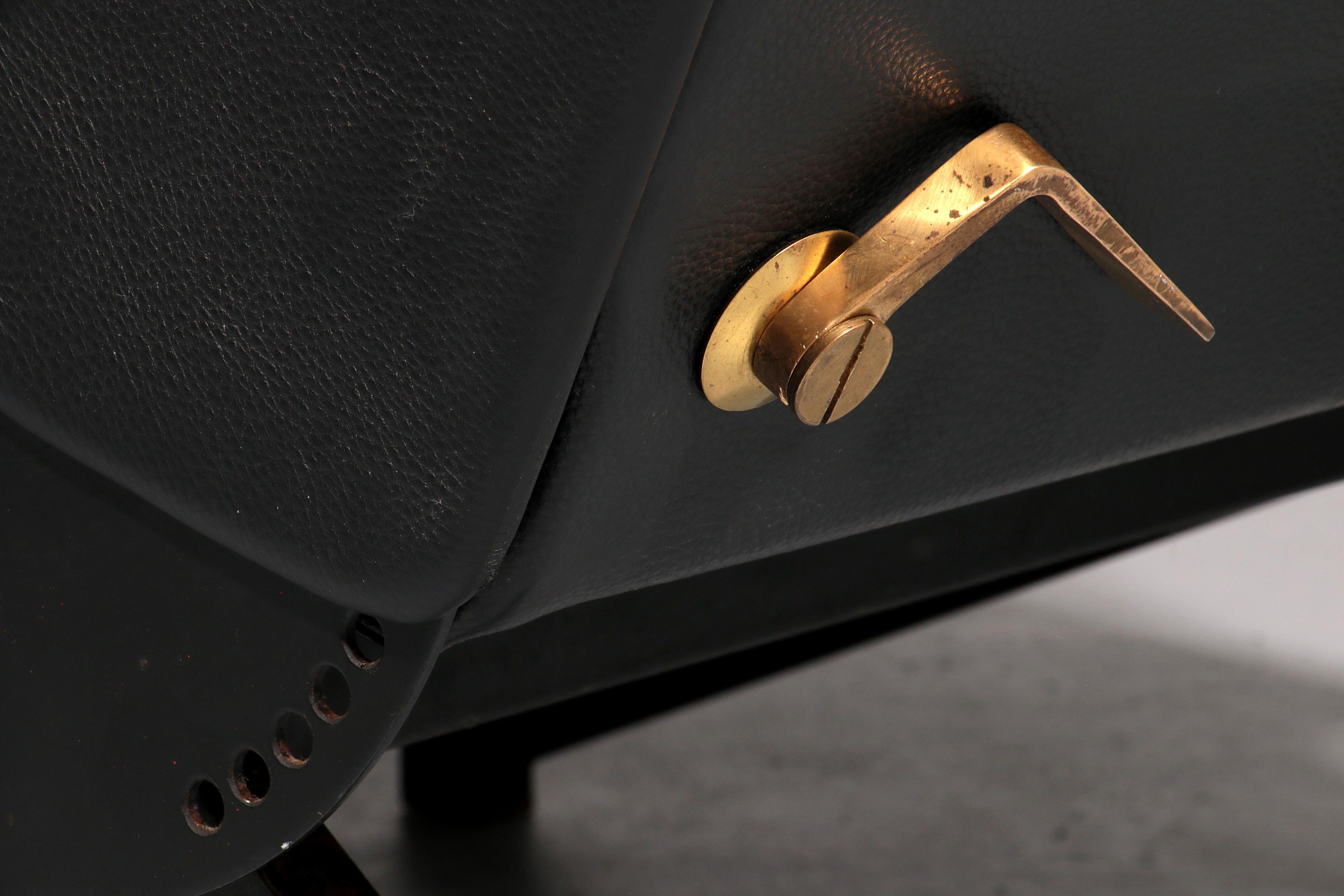 Italian Black Leather Adjustable P40 Relax Chair by Osvaldo Borsani Tecno. For Sale 13