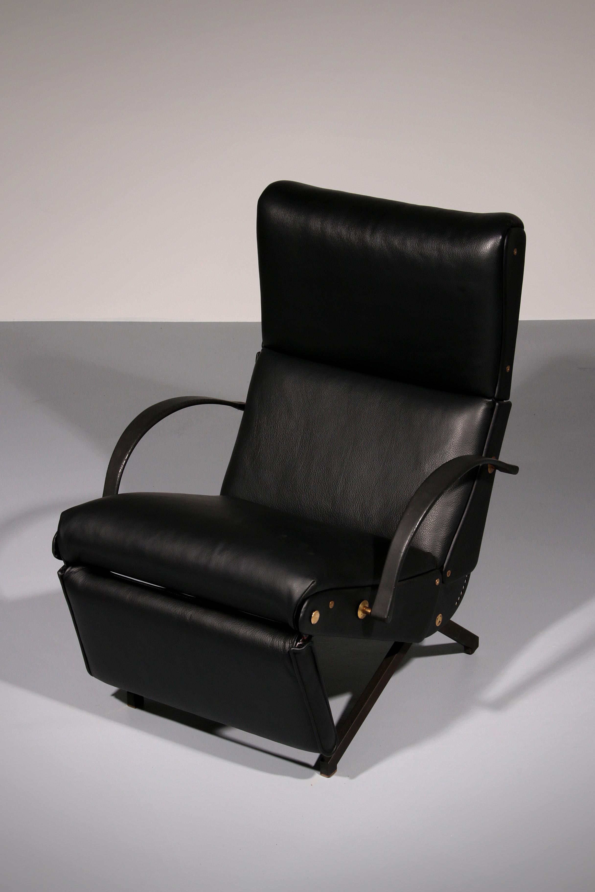 Italian Black Leather Adjustable P40 Relax Chair by Osvaldo Borsani Tecno. In Good Condition For Sale In Oirlo, LI