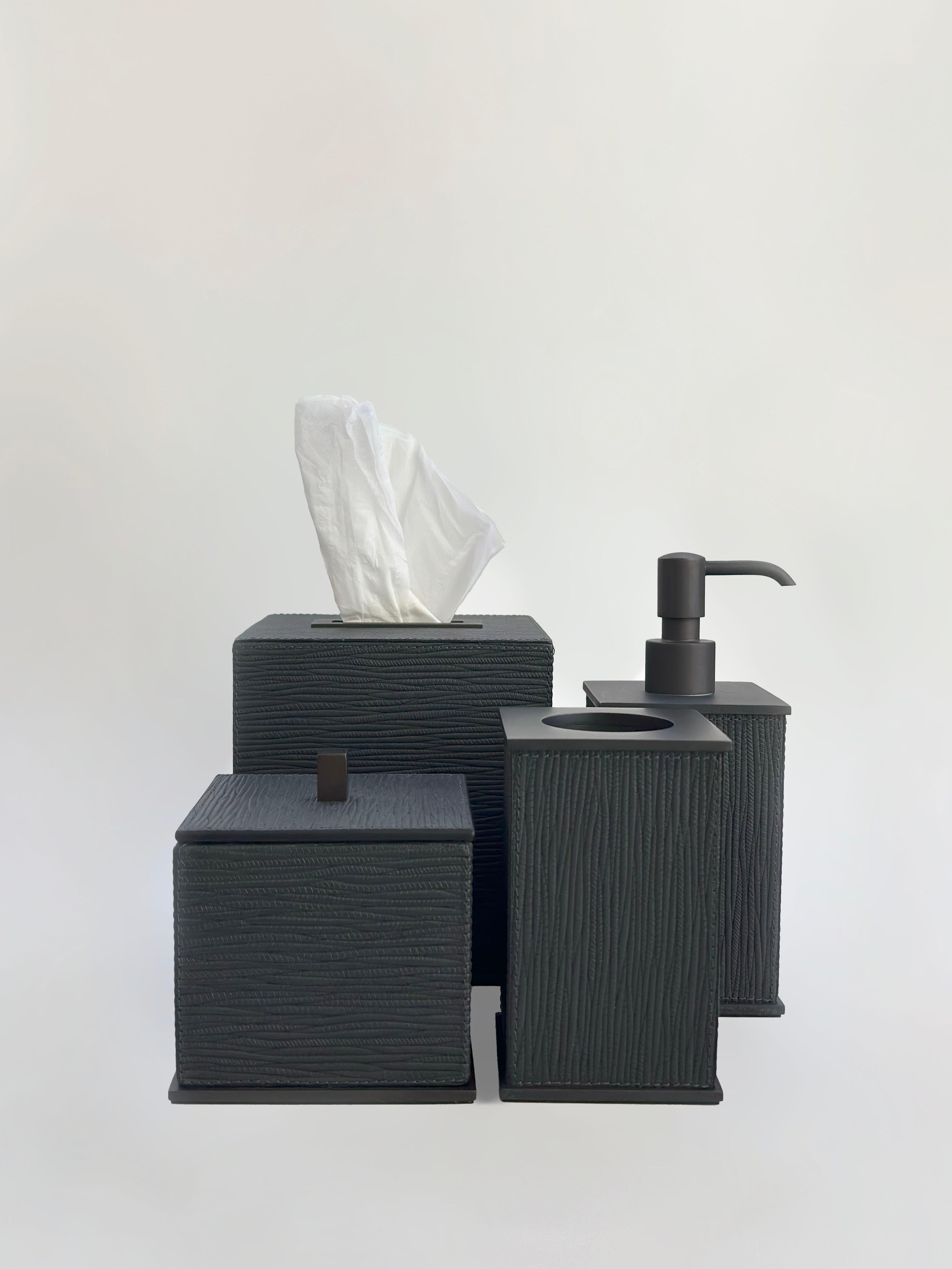 Italienisches Bad-Accessoires-Set aus schwarzem Leder und Bronze von Giobagnara (21. Jahrhundert und zeitgenössisch) im Angebot
