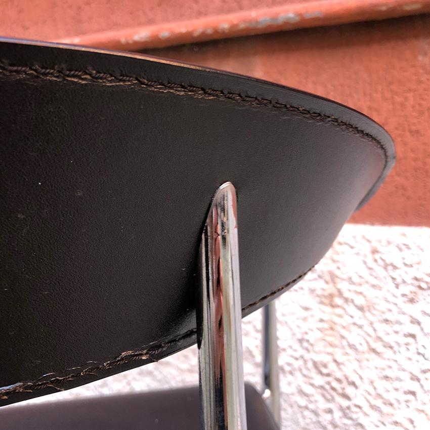 Italienische Stühle aus schwarzem Leder und verchromtem Stahl:: 1970er Jahre im Angebot 6