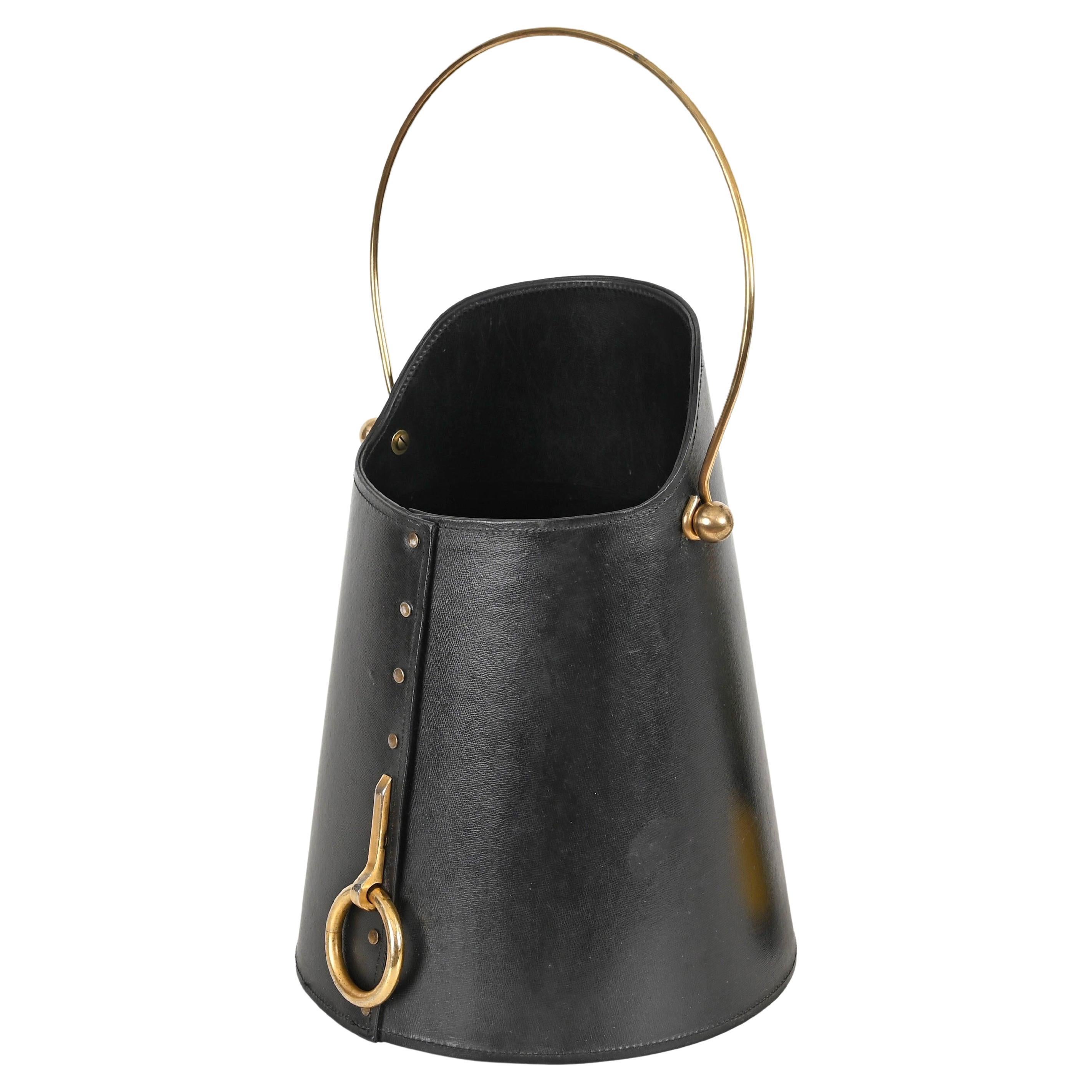 Secchiello decorativo in pelle nera e ottone, anni '50 in vendita