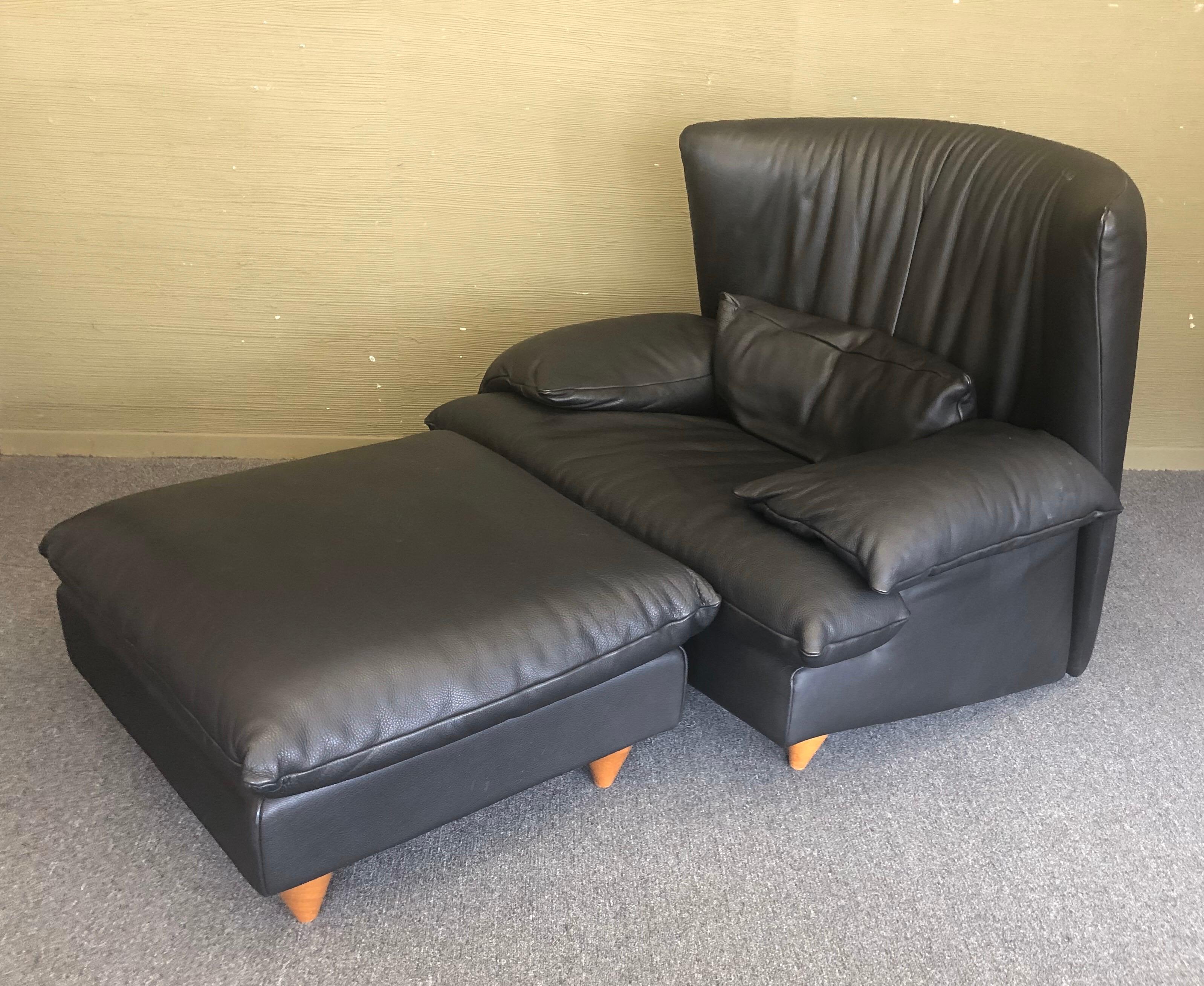 A very nice black leather Postmodern lounge chair and ottoman by I4 Mariani for the Pace Collection, circa late 1980s. The piece is in great condition with super high quality leather and Italian craftsmanship. Comes with a lumbar pillow. Ottoman