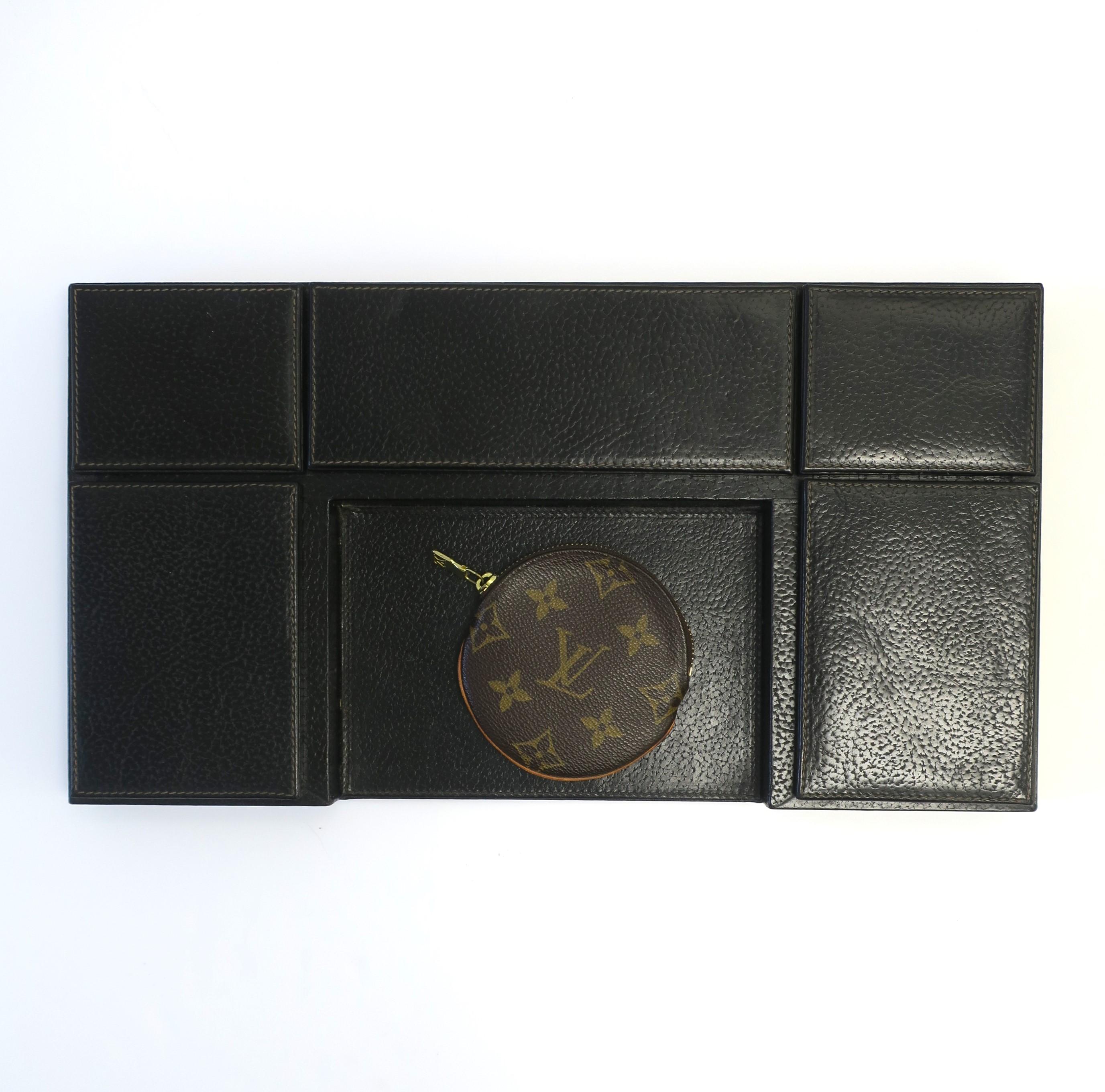 20ième siècle Boîte de rangement en cuir italien noir  en vente