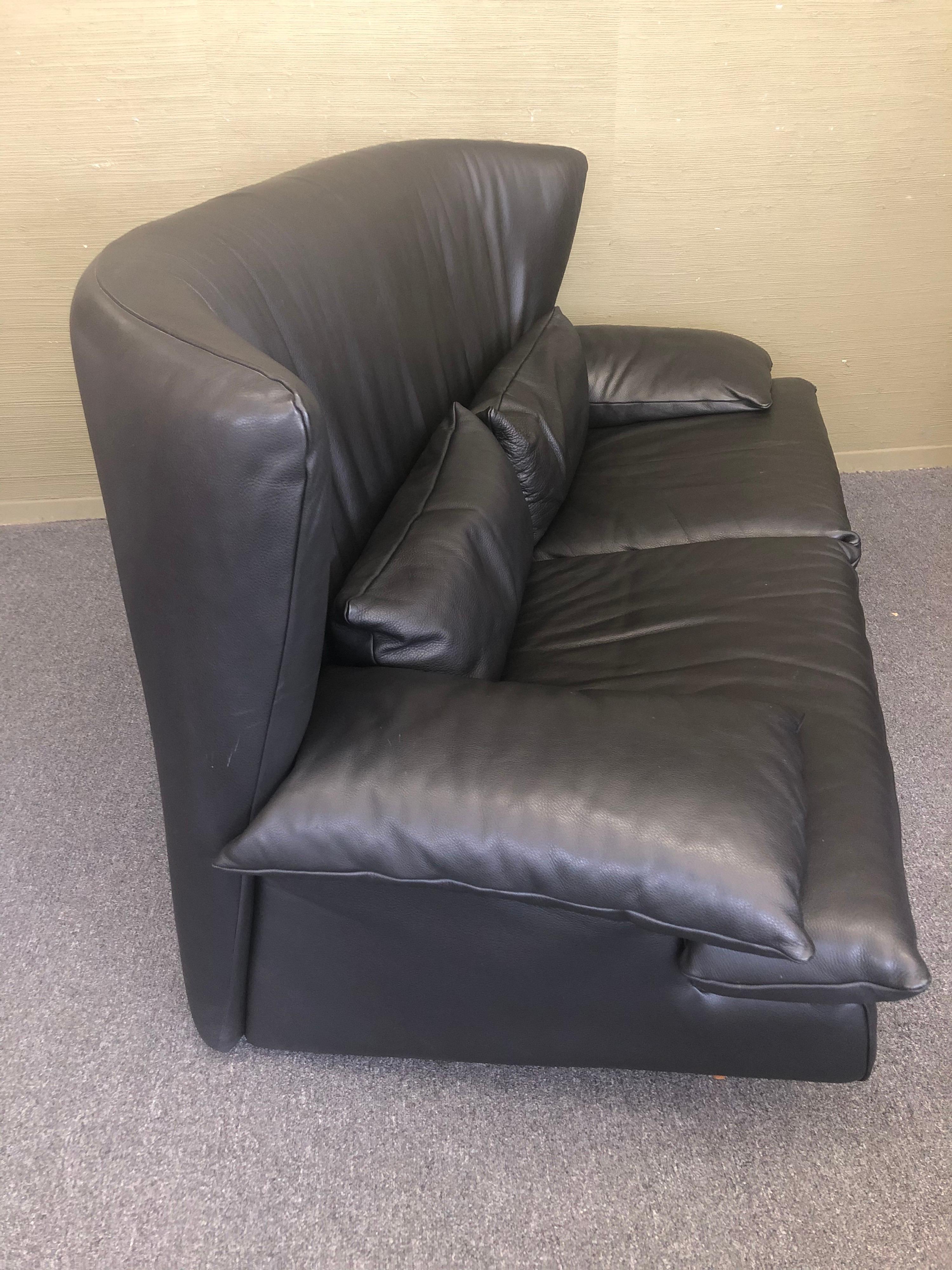 Italian Black Leather Postmodern Loveseat by i4 Mariani for the Pace Collection In Good Condition For Sale In San Diego, CA