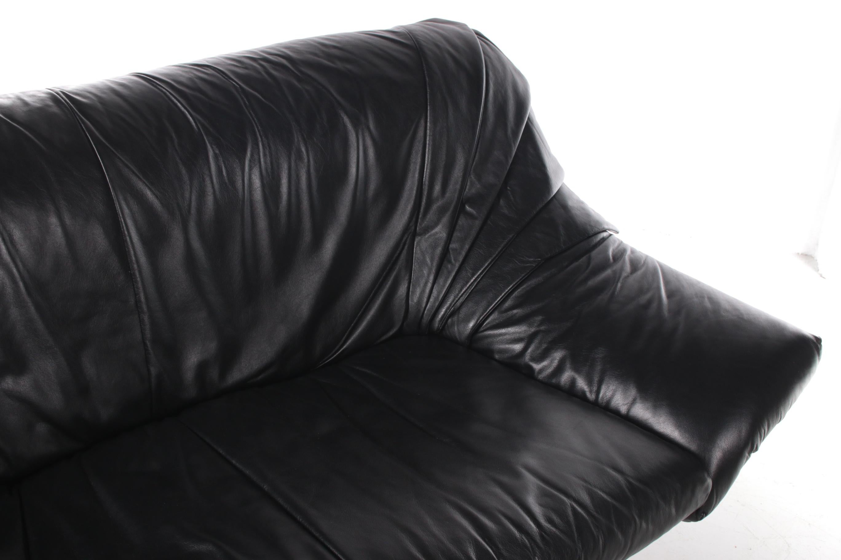 Italian Black Leather Postmodern 2 Seater Sofa, 1970s 7