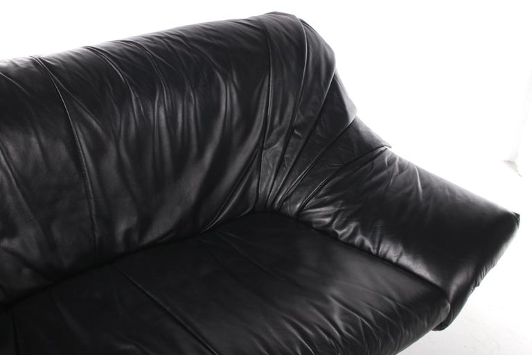 Italian Black Leather Postmodern 2 Seater Sofa, 1970s For Sale 9