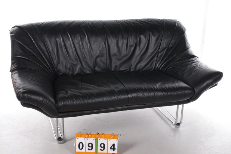 Italian Black Leather Postmodern 2 Seater Sofa, 1970s In Good Condition For Sale In Oostrum-Venray, NL