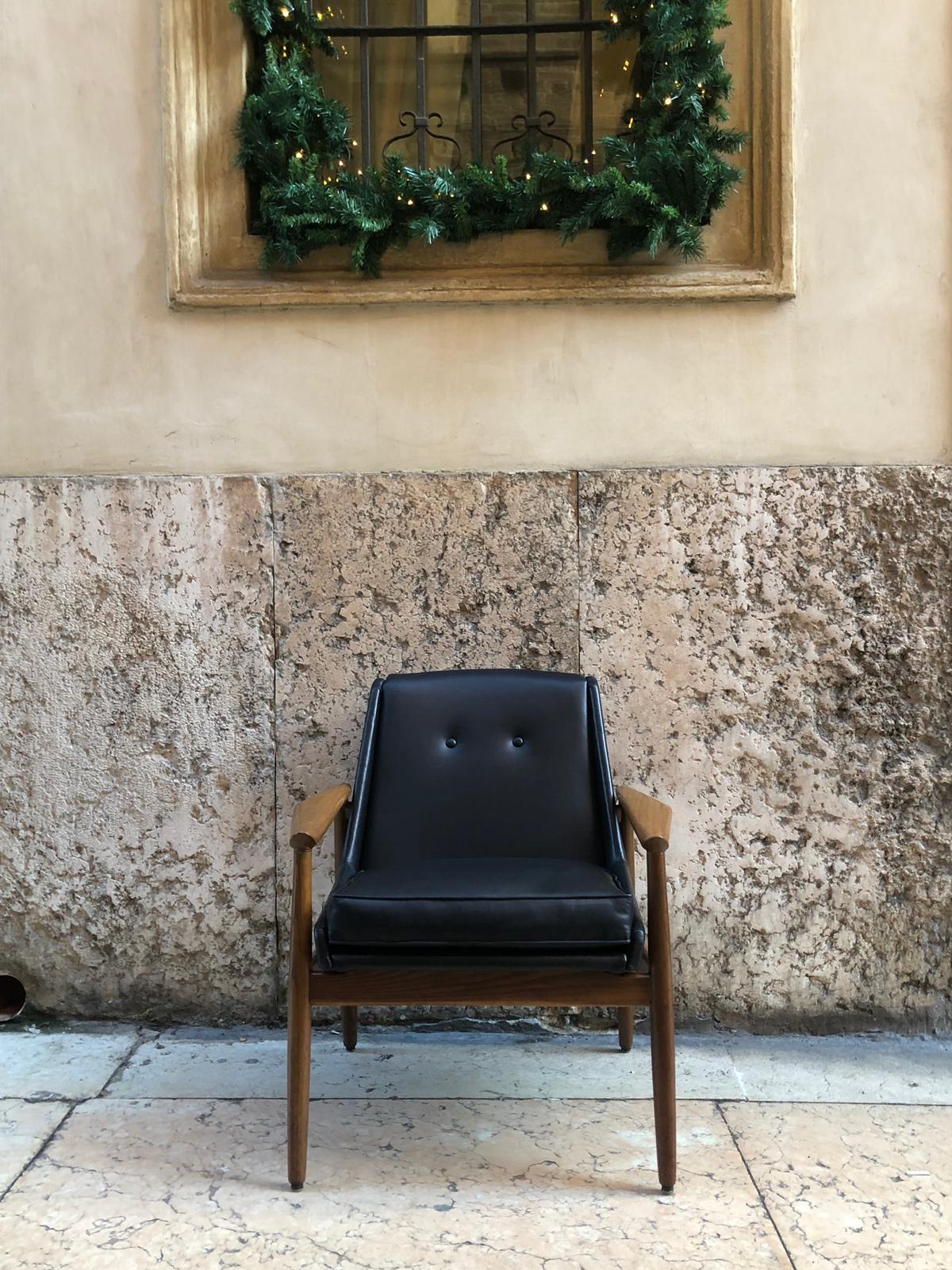 Italian Black Leather Walnut Wood Armchair, by Pizzetti 1950s For Sale 12