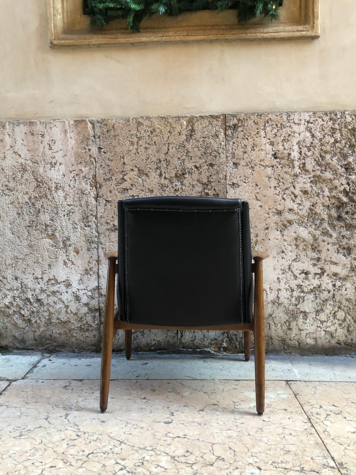 Italian Black Leather Walnut Wood Armchair, by Pizzetti 1950s For Sale 15
