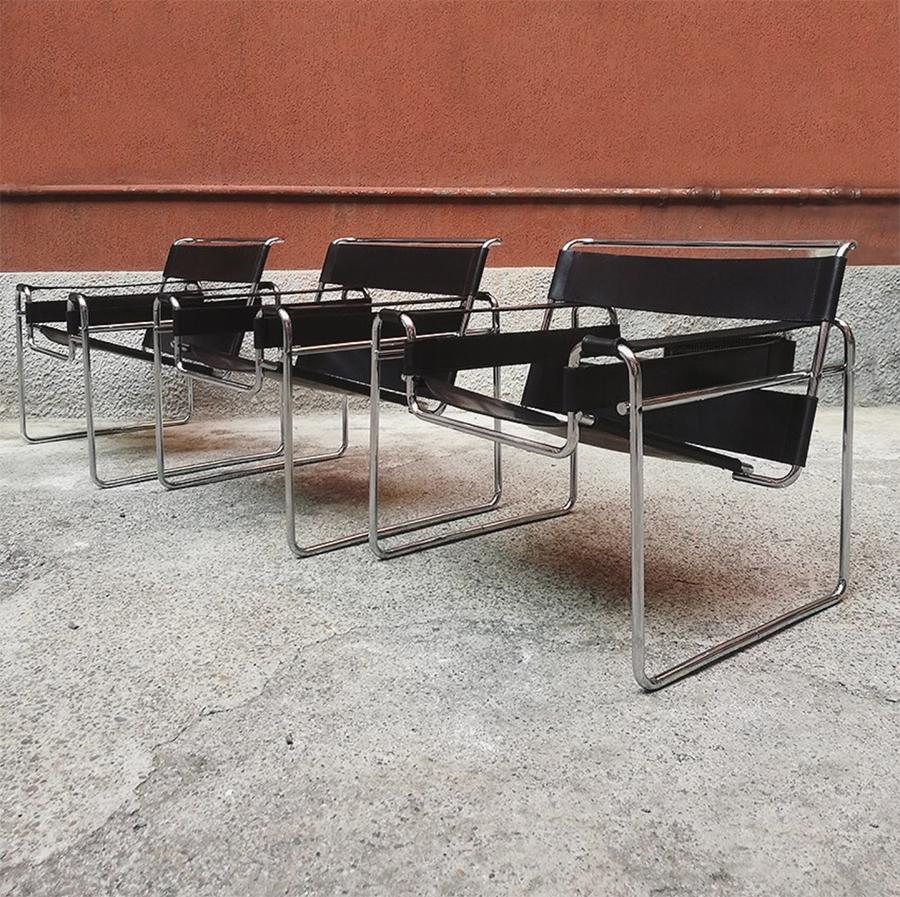 Italian black leather Wassily armchair by Marcel Breuer for Gavina in 1968
Wassily armchair in chromed steel and dark brown leather. Perfectly preserved, both in the steel and in the leather parts, original and signed.
Good condition.
Measures: