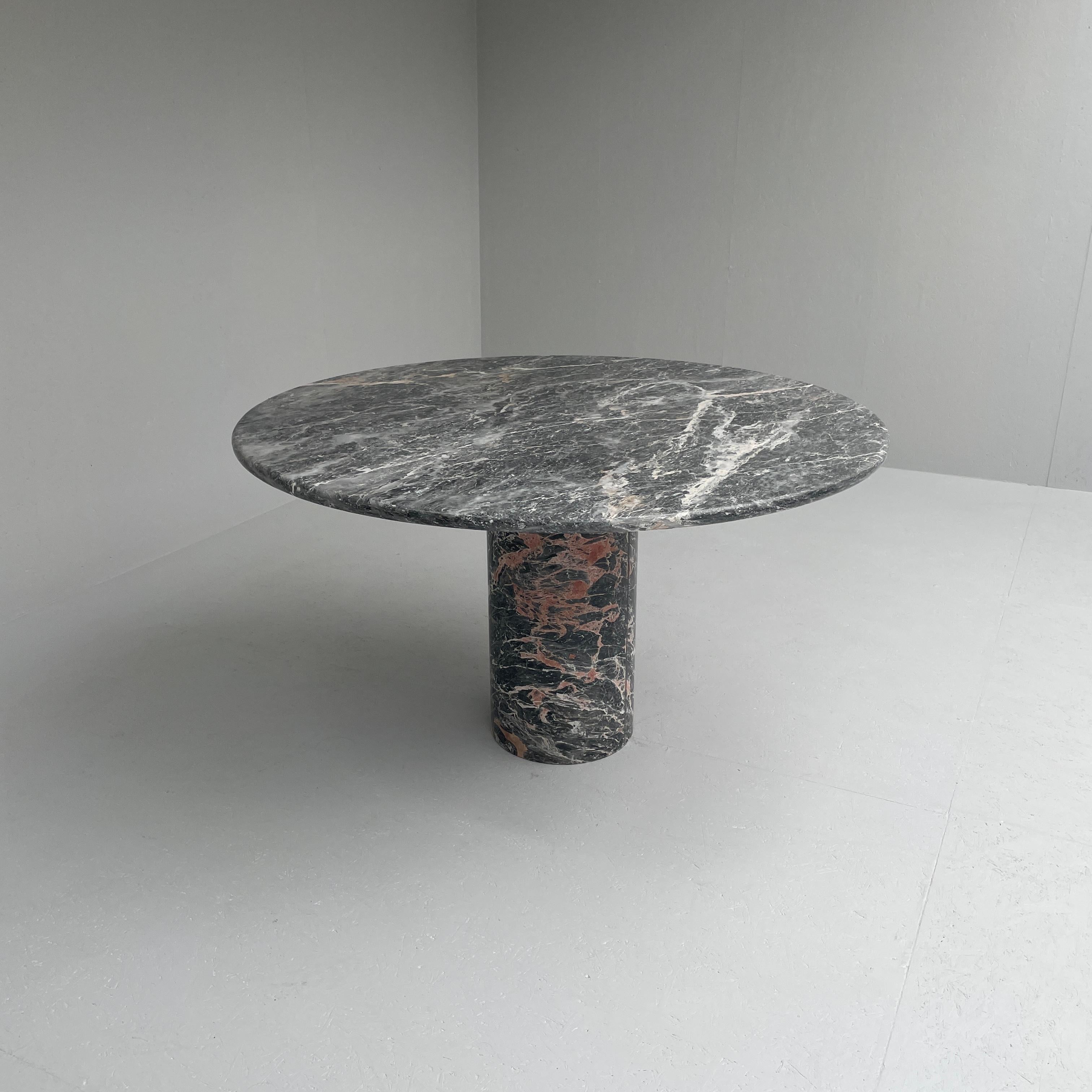 Italian, Black Marble Dining Table In Good Condition In Antwerpen, BE