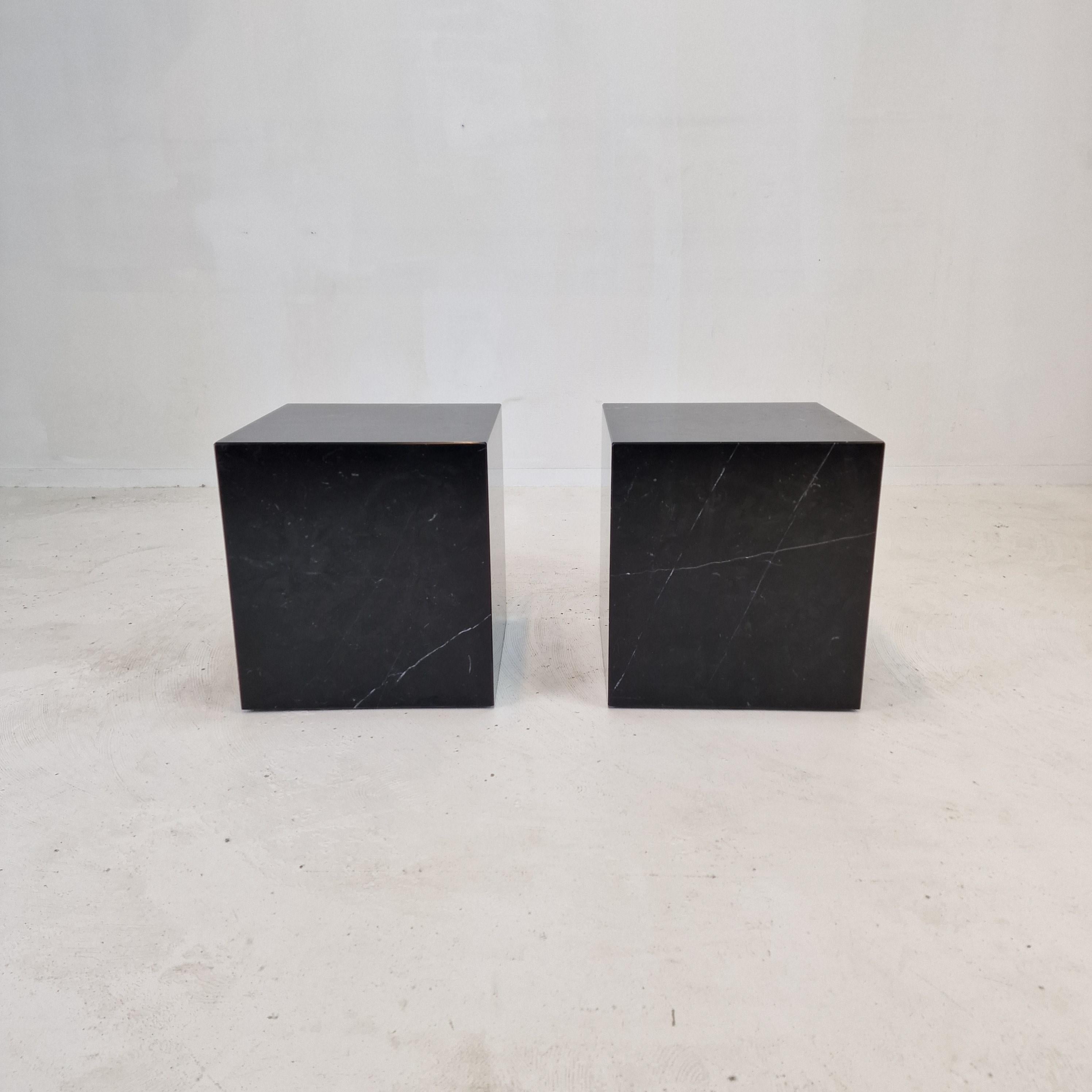 Very nice Italian side table or pedestal, fabricated in the early 80's.
It can also be used as a coffee table.

It is handcrafted out of very beautiful black marble.
Under the item there are small adjustable feet.

We work with professional packers