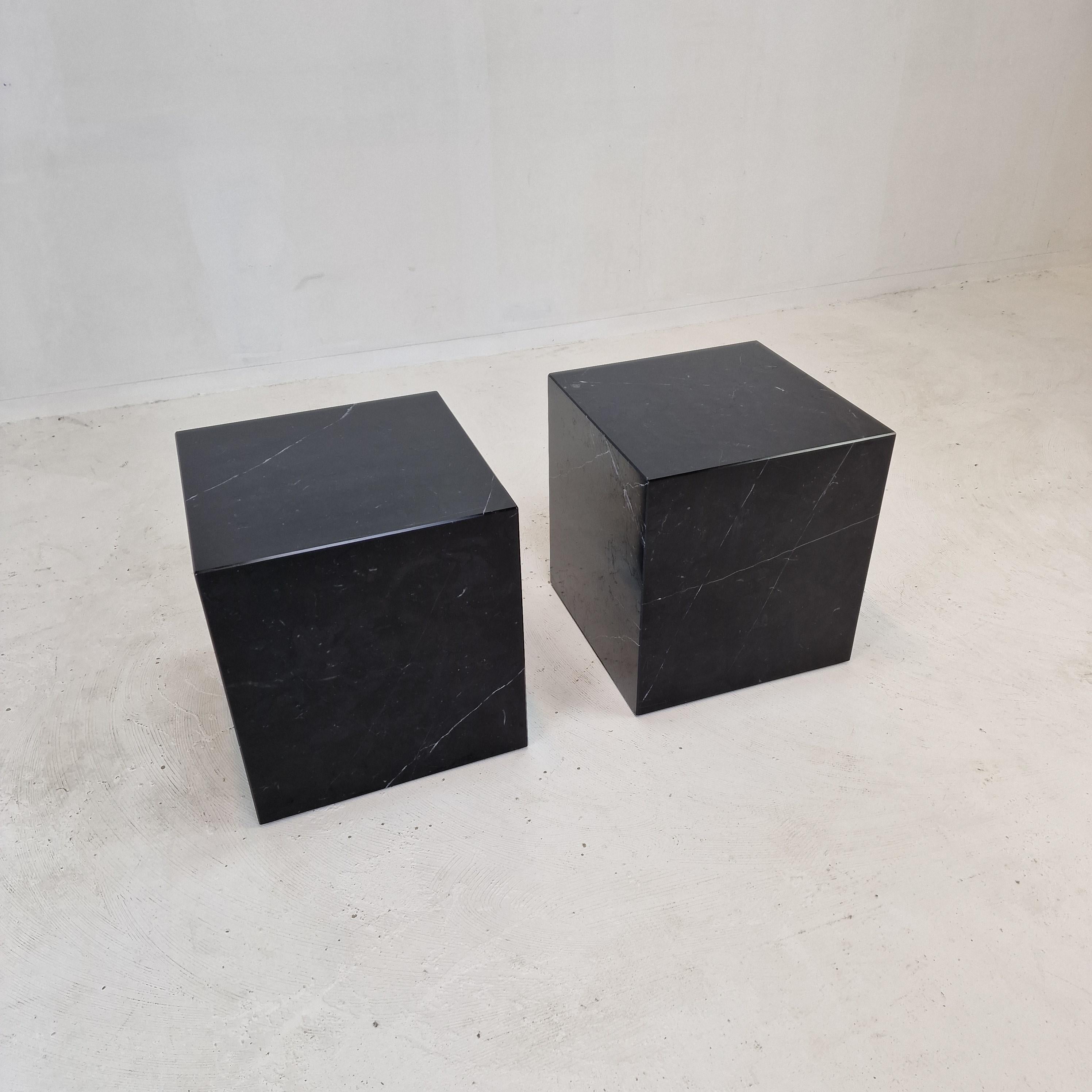 Italian Black Marble Pedestal or Side Table, 1980's For Sale 3