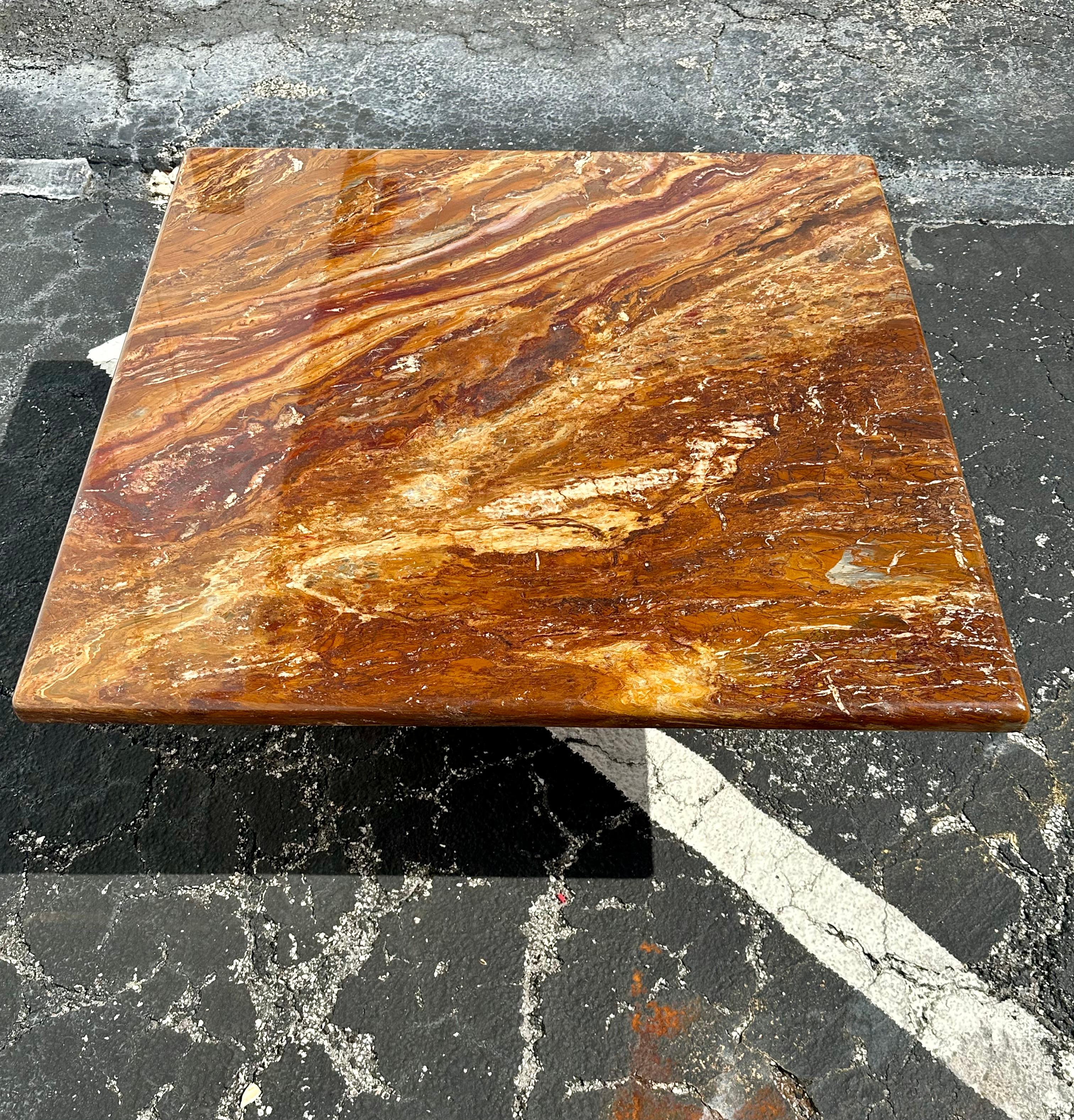 1970er Jahre Italienischer Browns Marmor Pedestal Quadratischer Couchtisch im Angebot 2