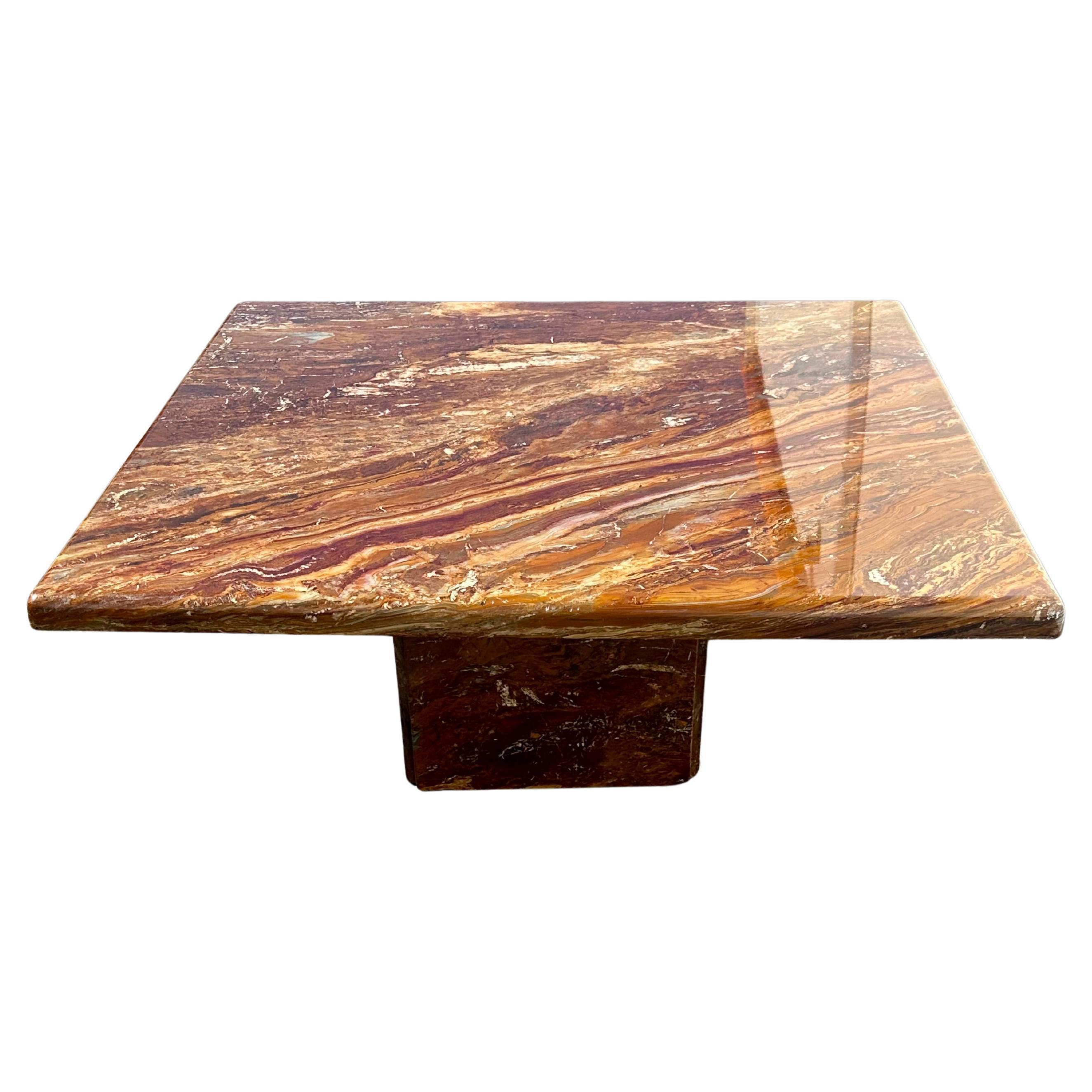 1970er Jahre Italienischer Browns Marmor Pedestal Quadratischer Couchtisch im Angebot