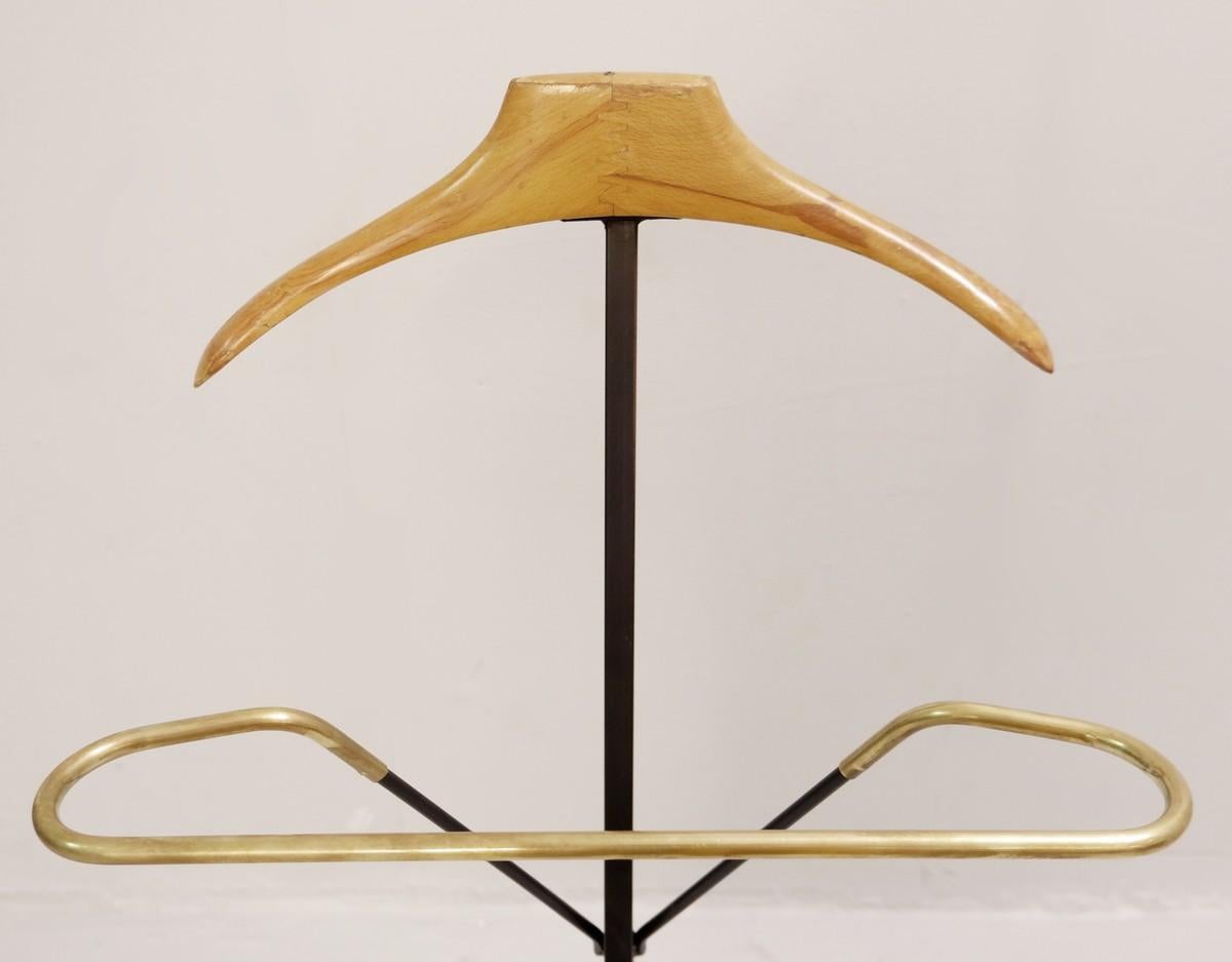 Italian Black Metal, Wood and Brass Folding Valet Stand, 1950s In Good Condition For Sale In Brussels, BE
