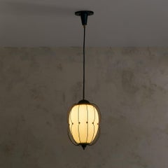 Italienische Pendelleuchte aus schwarzem Opalglas, Angelo Lelii zugeschrieben, 1950er Jahre