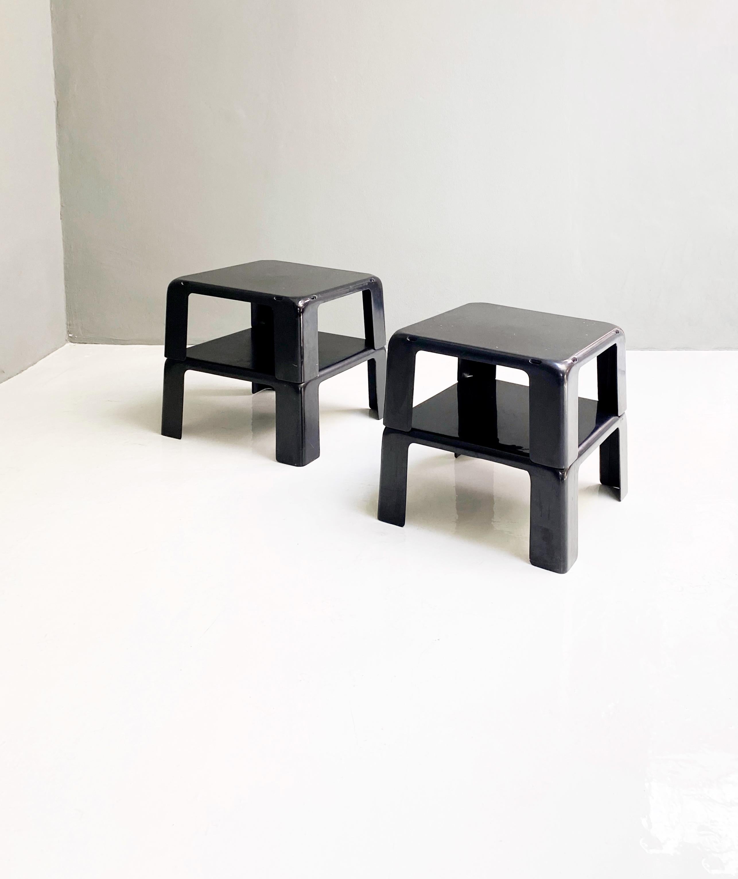 Black plastic coffee tables 4 Gatti by Mario Bellini for B&B, 1970s
Square 4 Gatti coffee tables in black plastic, stackable through holes on the perimeter of the top. Produced by B&B in 1970s and designed by Mario Bellini, with brand on the