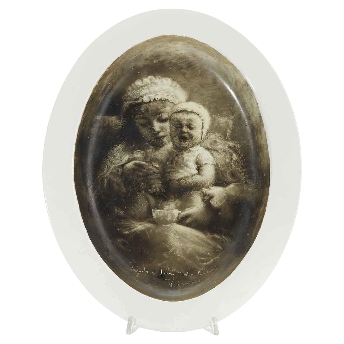 Maternità Disegno a Graffito su Piatto Ceramica del Veneziano Zennaro 1900 For Sale