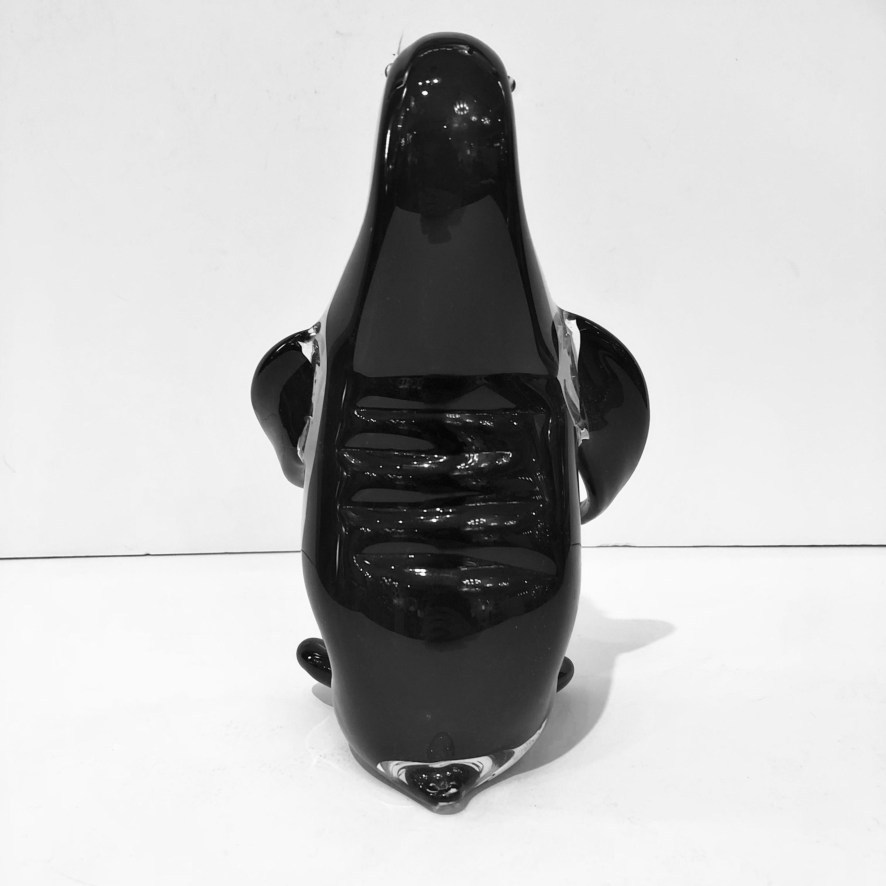 Escultura moderna italiana de pingüino de cristal de Murano soplado en blanco y negro Hecho a mano en venta