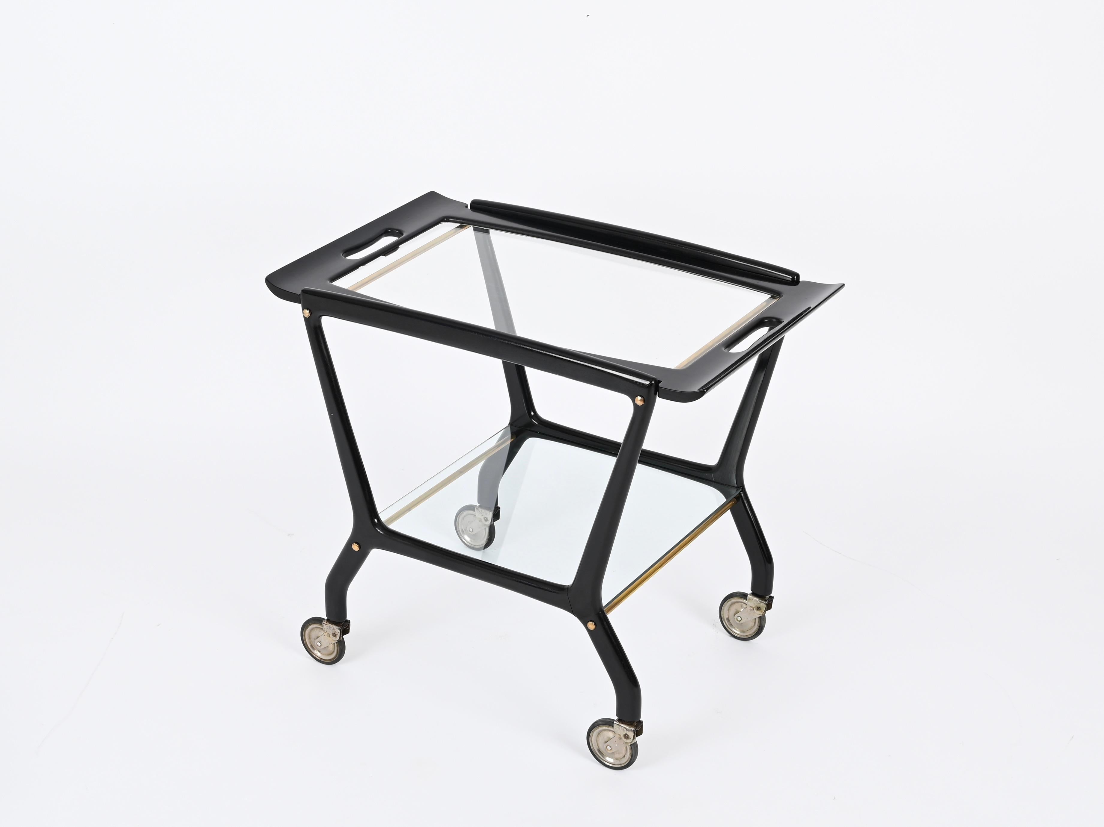 Splendido carrello da bar progettato dal maestro del design italiano Ico Parisi insieme alla moglie Luisa. Il carrello è stato prodotto da De Baggis negli anni '50 in Italia.

Questo elegante carrello da bar è eccezionale, è realizzato in legno