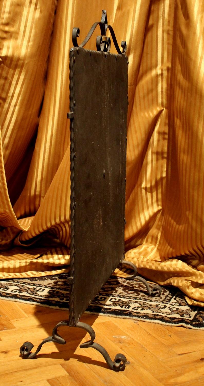 Italian Black Wrought Iron and Parcel-Gilt Freestanding Fire Place Screen 7