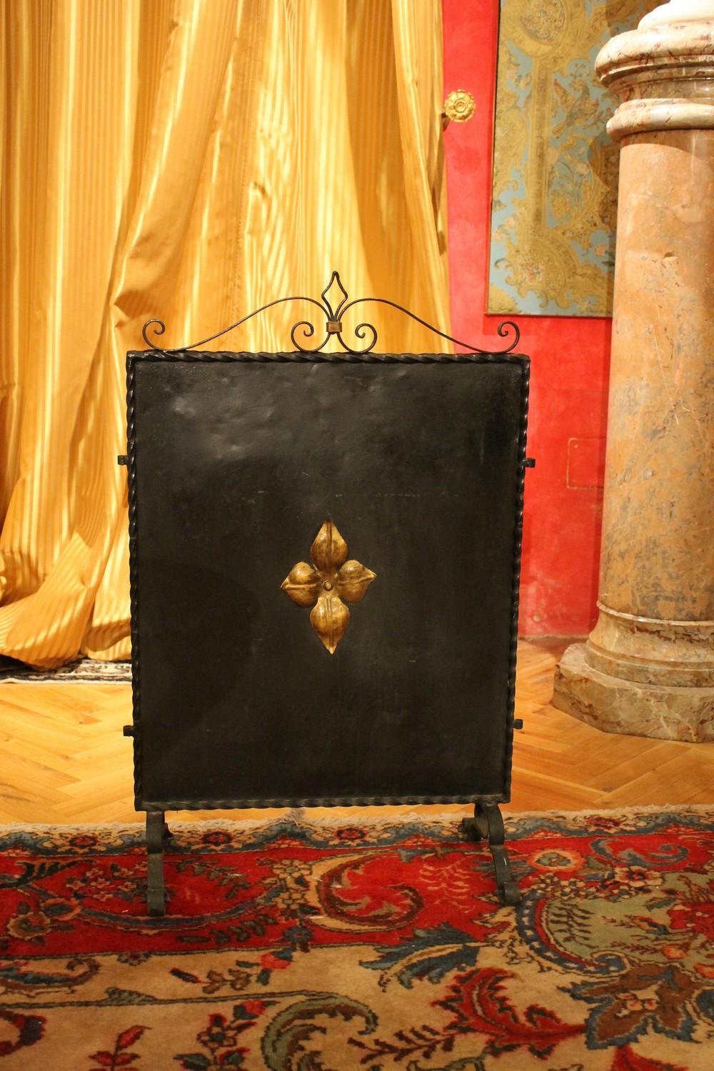 Arts and Crafts Italian Black Wrought Iron and Parcel-Gilt Freestanding Fire Place Screen For Sale