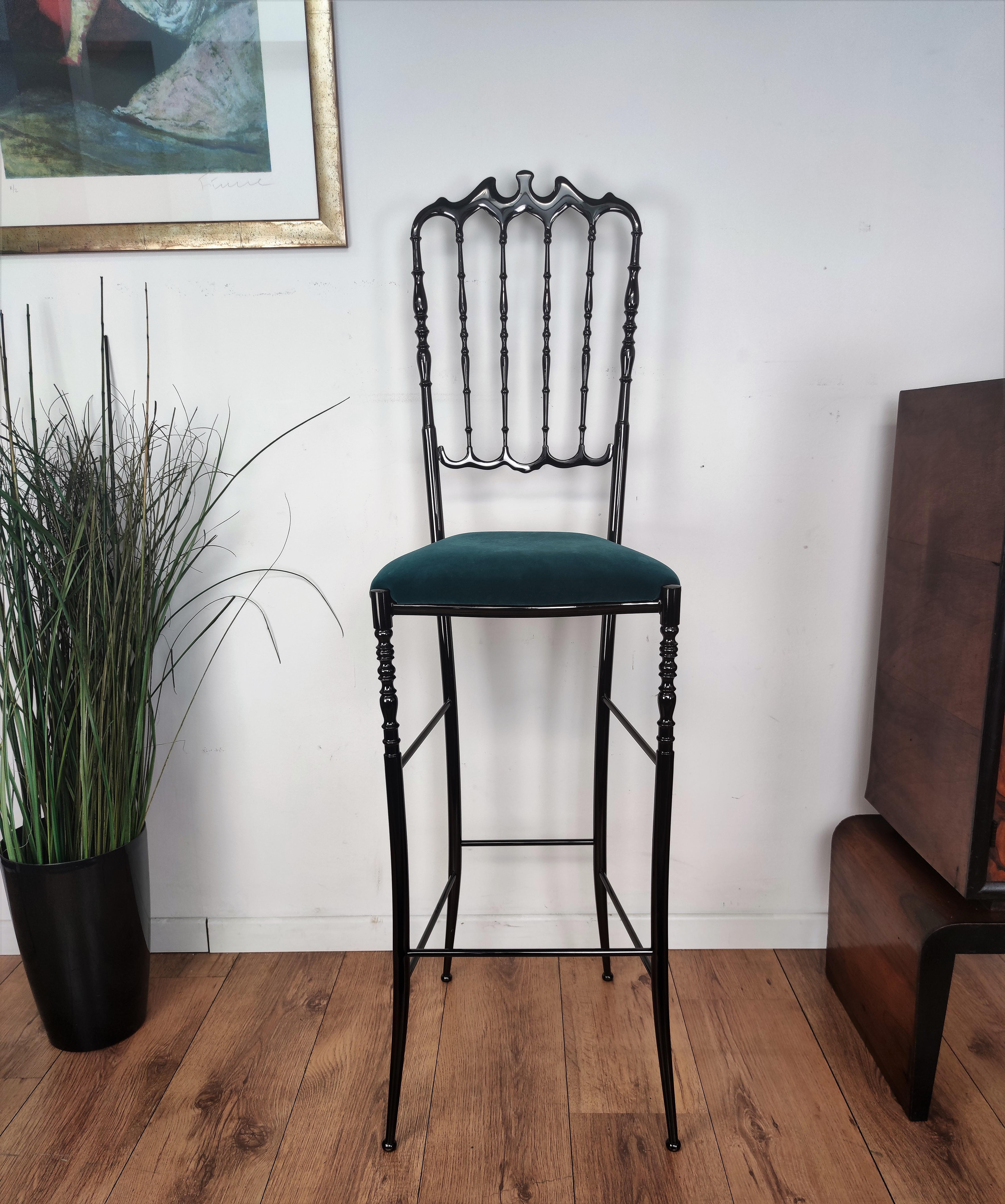 Beautiful Italian brass Chiavari chair or bar stool and perfect long lasting solid structure. The seat upholstery color can be customized as well as the finish that can be golden shiny, silver and blackened.

Chiavari chairs are named after the