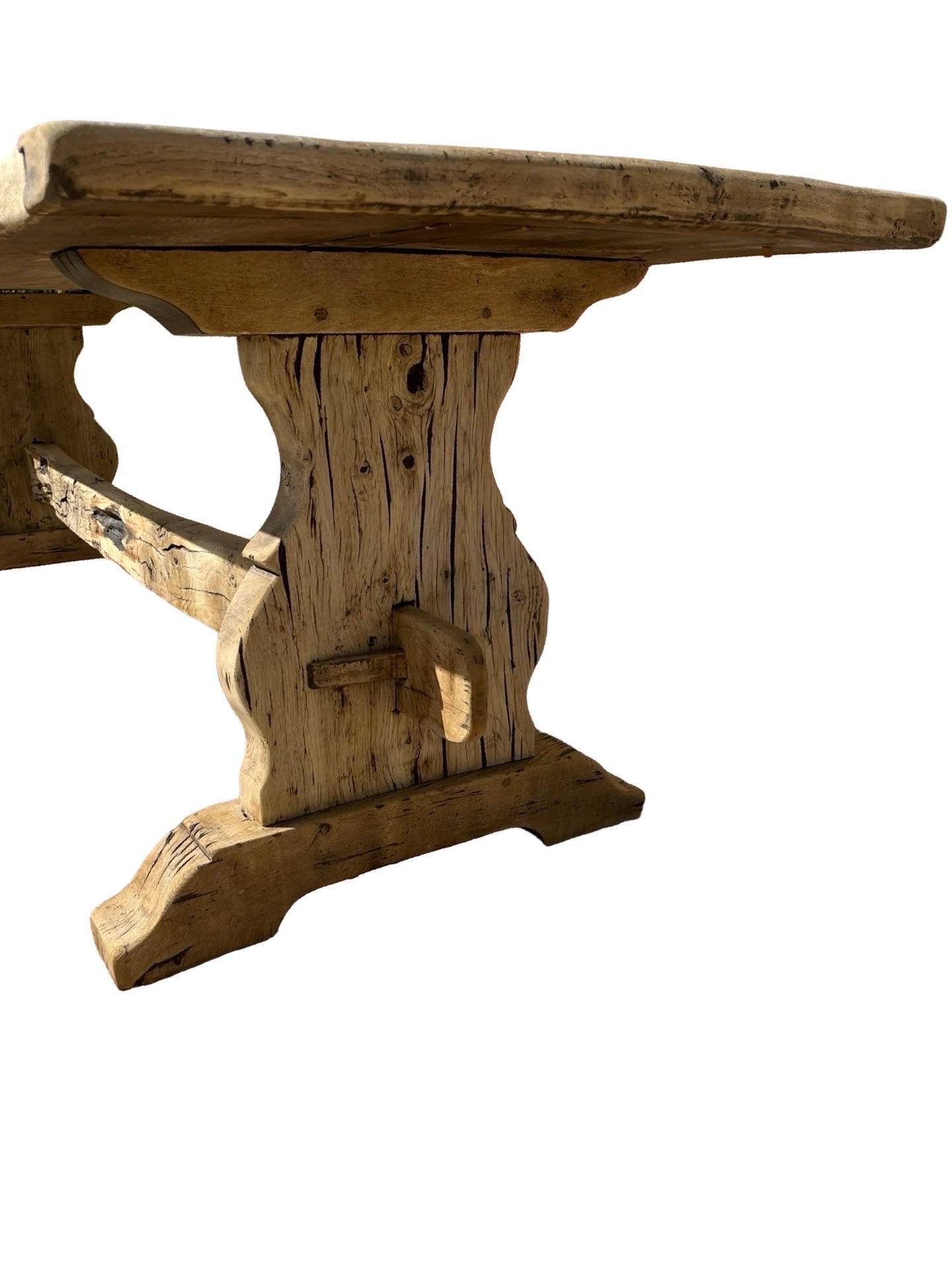 Table de salle à manger / table à tréteaux italienne en chêne blanchi et châtaignier, années 1800 Bon état - En vente à Viterbo, VT