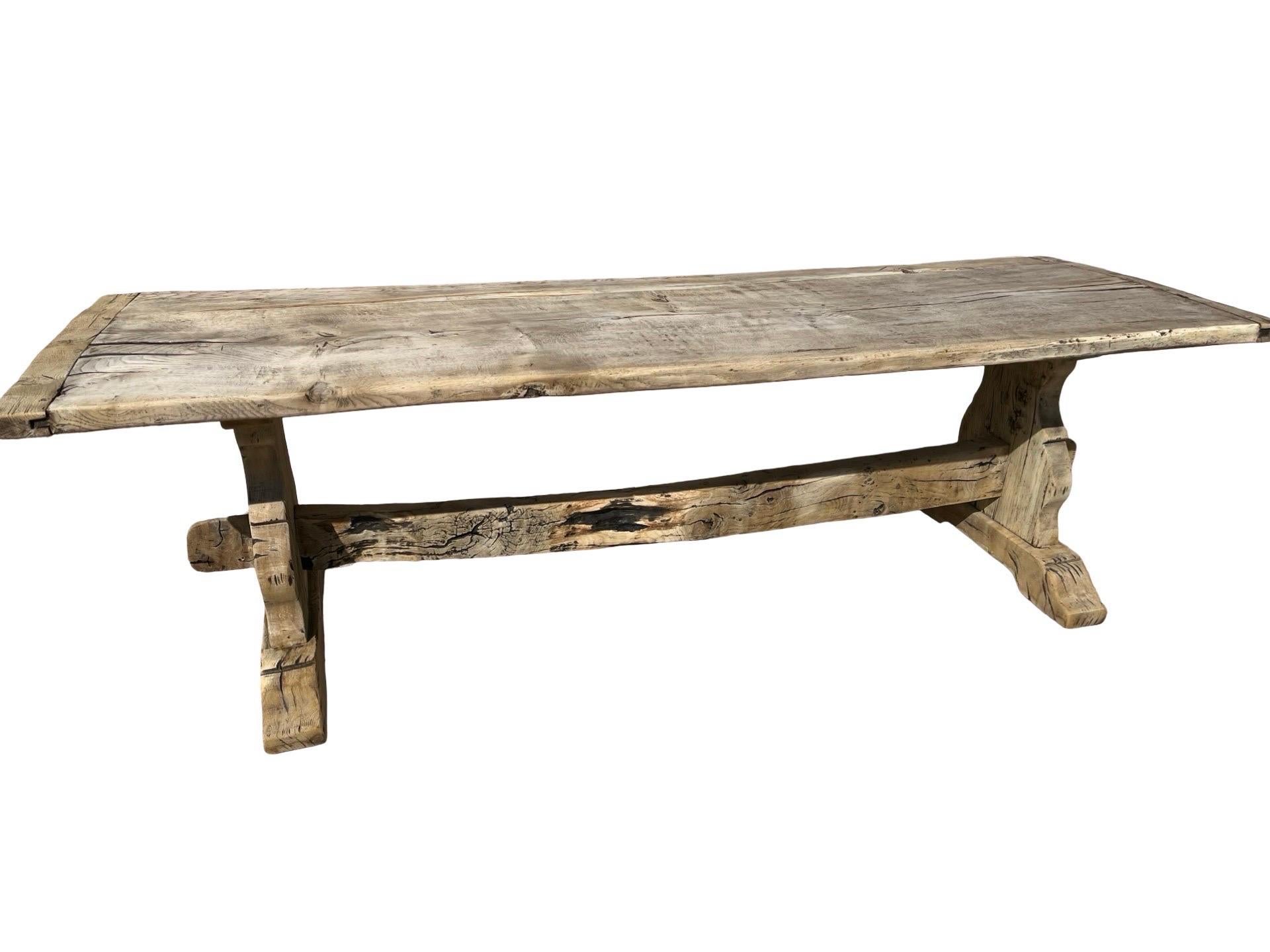 XIXe siècle Table de salle à manger / table à tréteaux italienne en chêne blanchi et châtaignier, années 1800 en vente